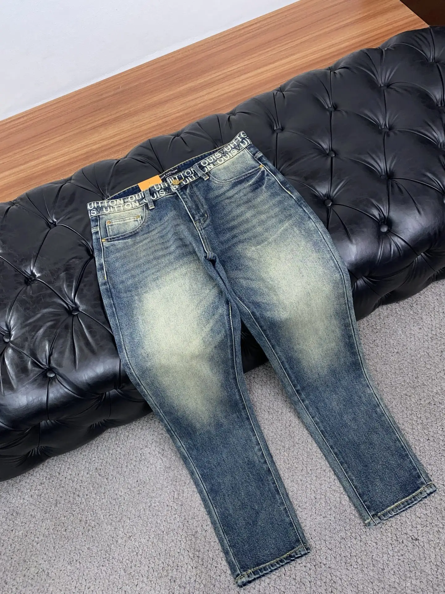 Slim-Fit Straight-Leg Washed Jeans D17523871 — view 7
