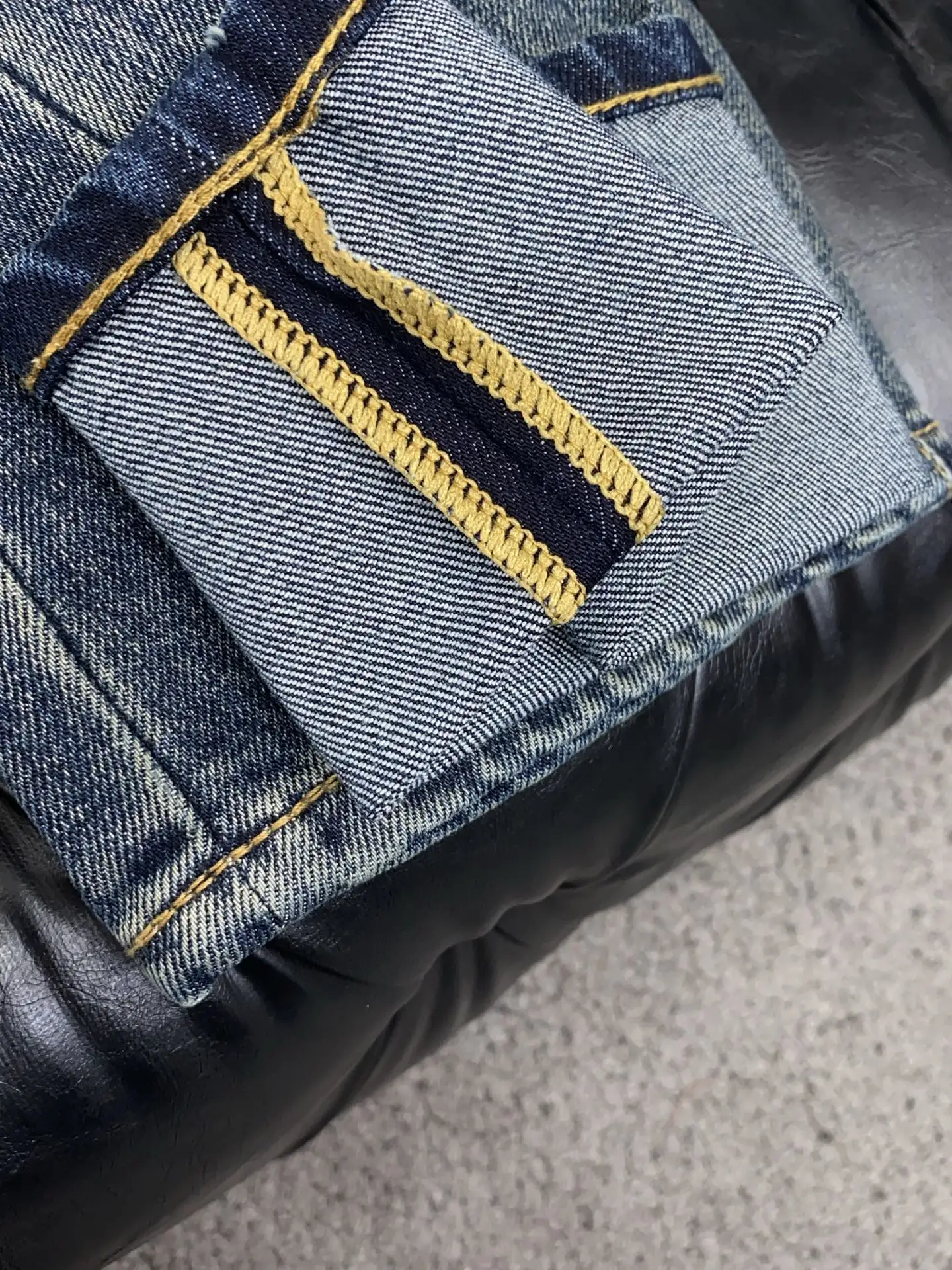 Slim-Fit Straight-Leg Washed Jeans D17523871 — view 8