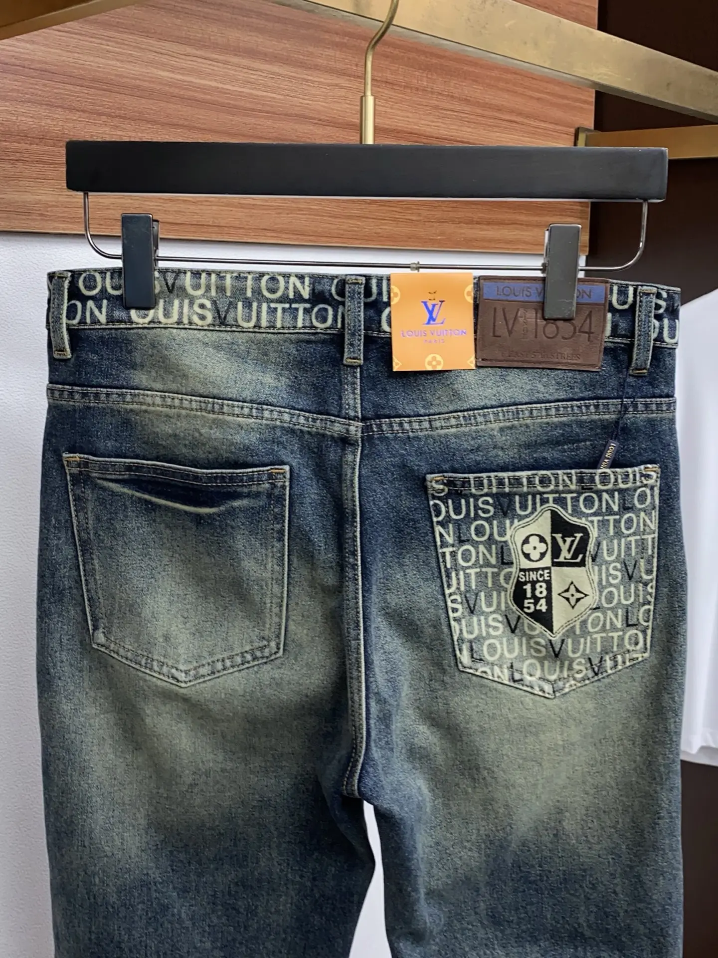 Slim-Fit Straight-Leg Washed Jeans D17523871 — view 9
