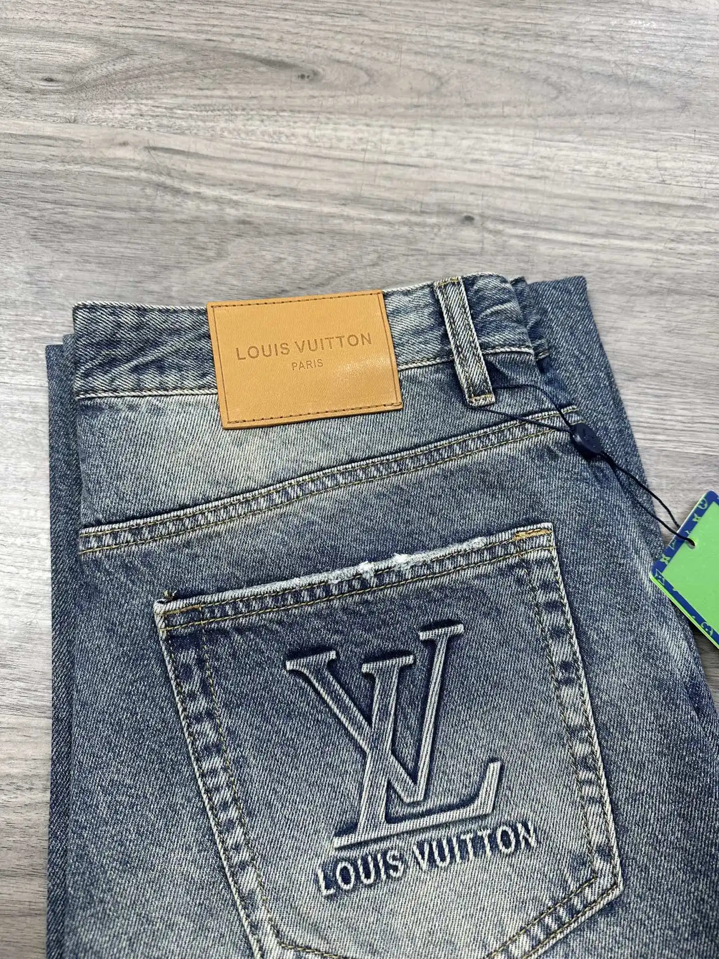 Logo-Embroidered Baggy Wide-Leg Jeans D17523878 — view 2