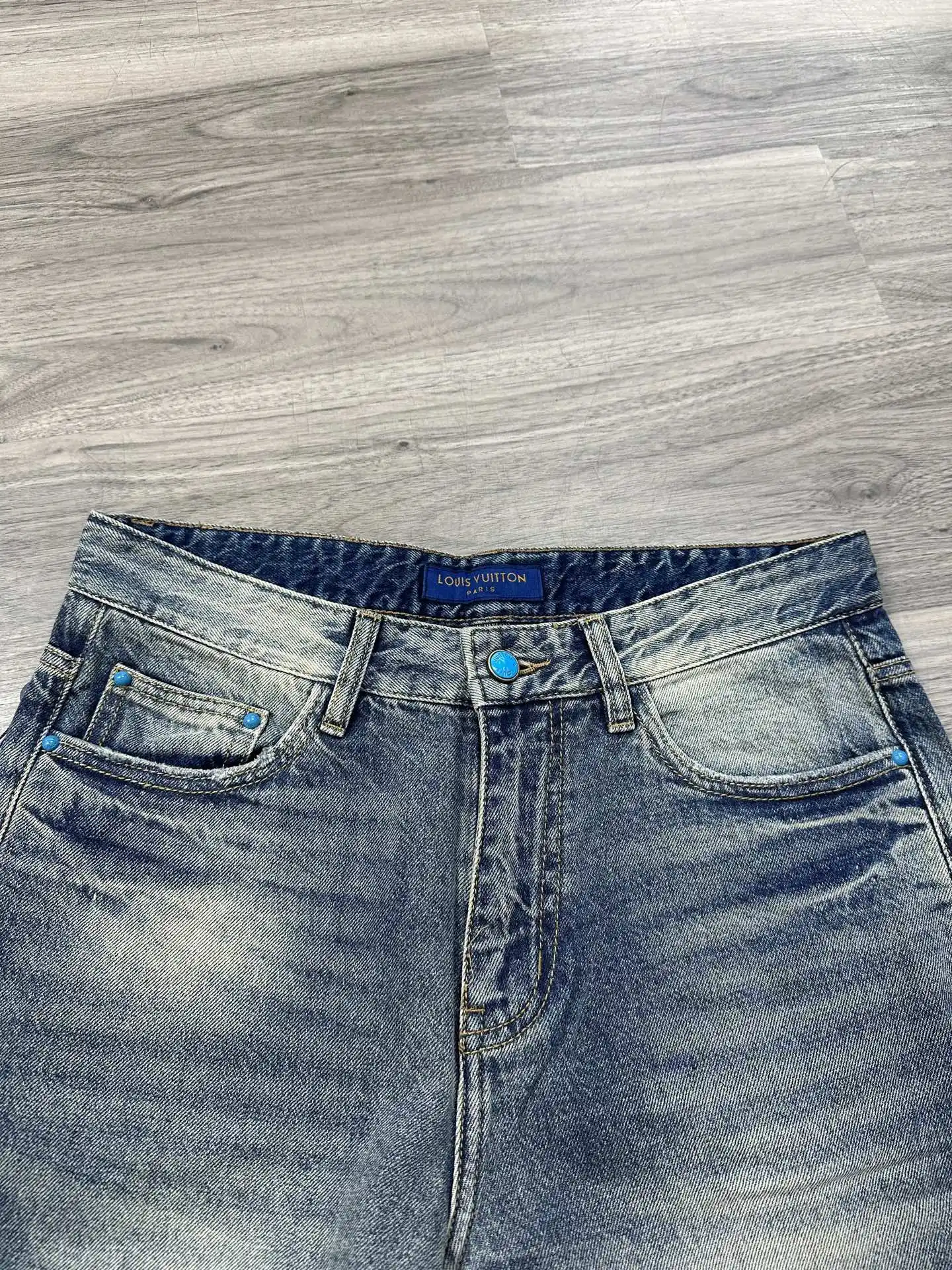 Logo-Embroidered Baggy Wide-Leg Jeans D17523878 — view 4