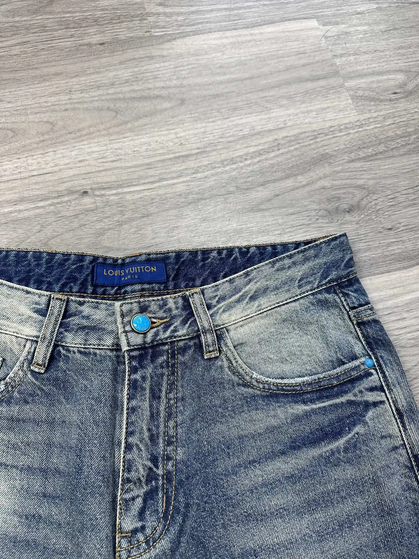Logo-Embroidered Baggy Wide-Leg Jeans D17523878 — view 6