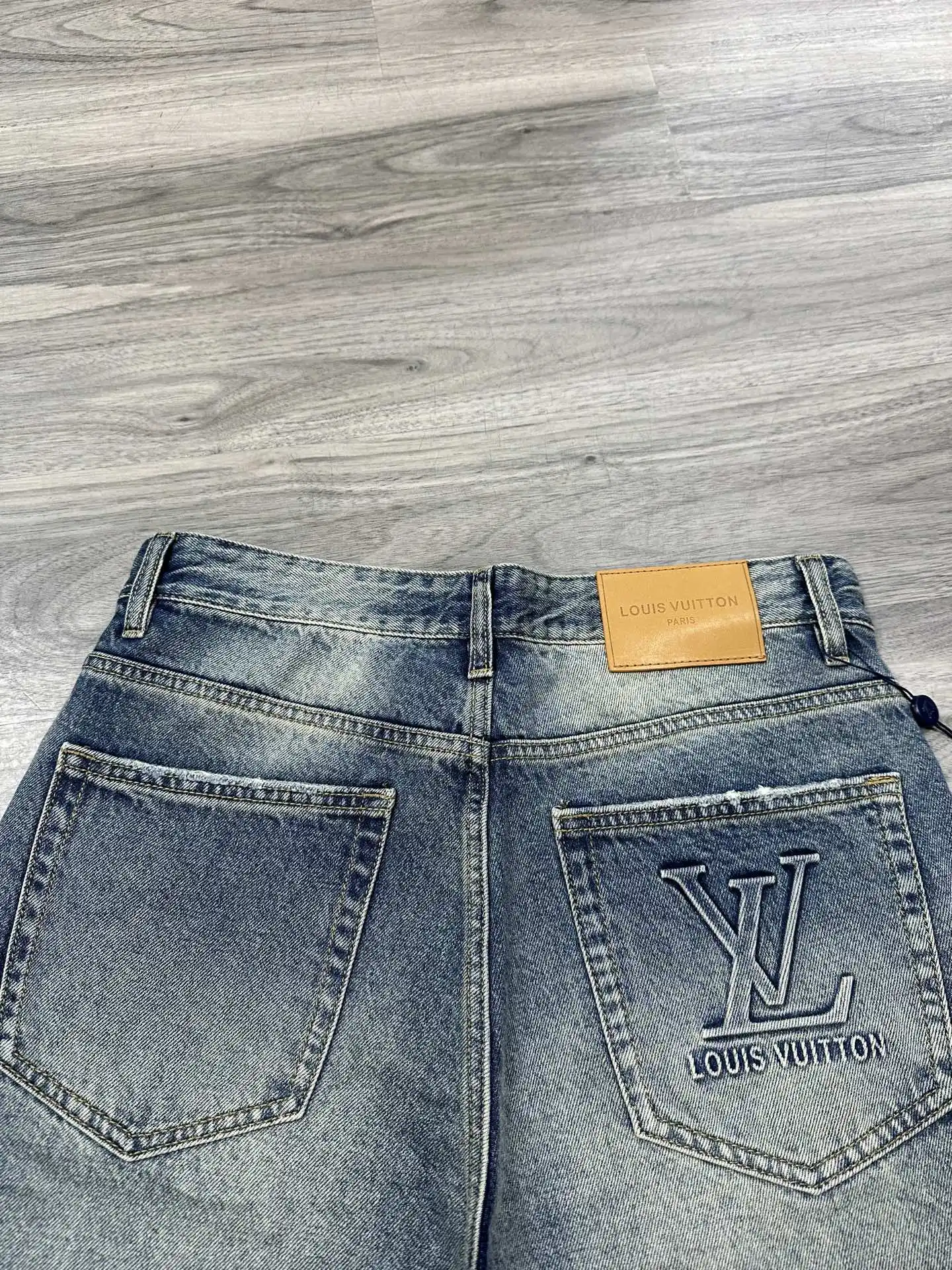 Logo-Embroidered Baggy Wide-Leg Jeans D17523878 — view 8