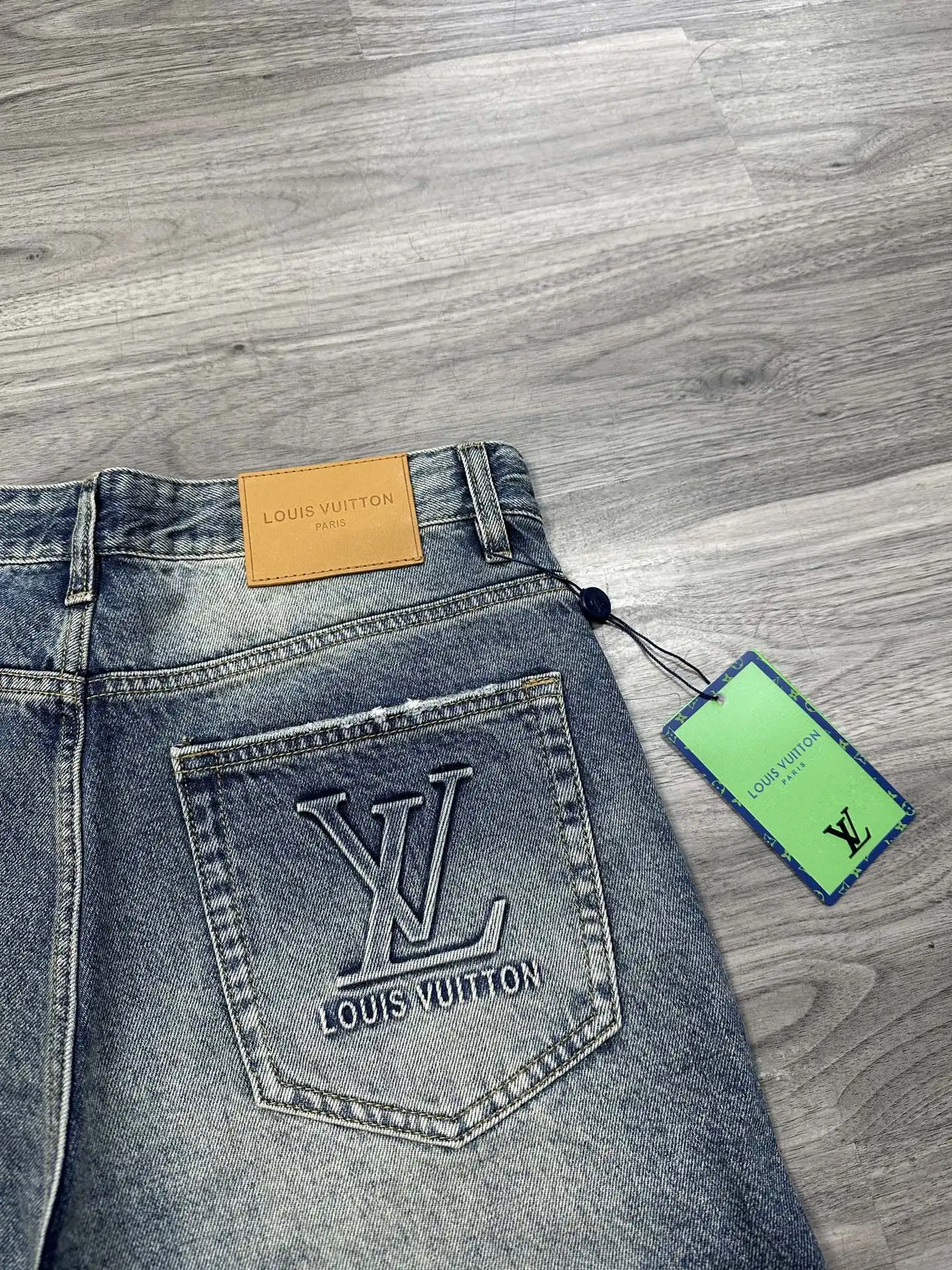 Logo-Embroidered Baggy Wide-Leg Jeans D17523878 — view 9