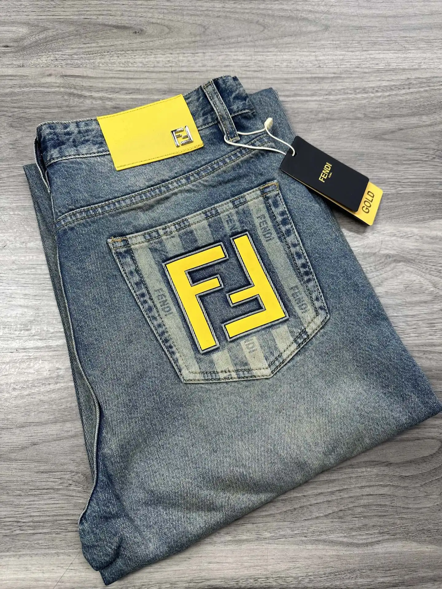 FF Logo Baggy Wide-Leg Jeans D17523876