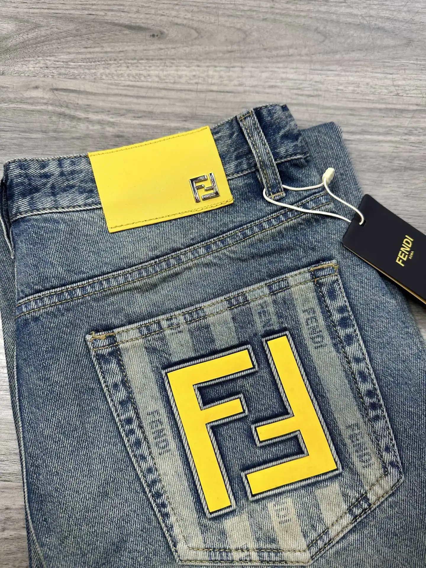 FF Logo Baggy Wide-Leg Jeans D17523876 — view 2