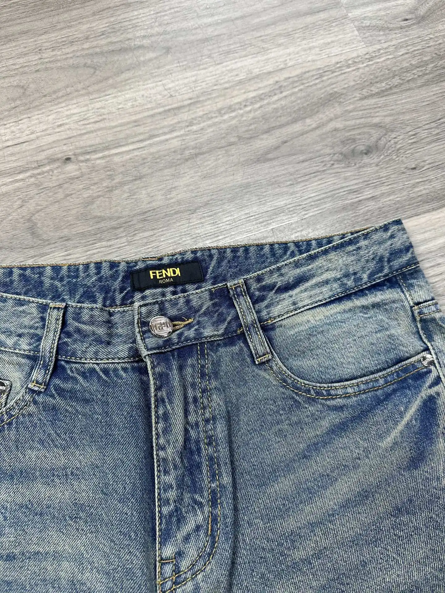 FF Logo Baggy Wide-Leg Jeans D17523876 — view 6