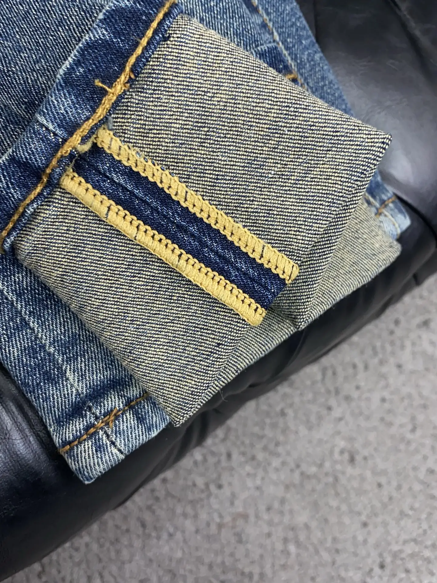 Slim-Fit Straight-Leg Logo Jeans D17523874 — view 7