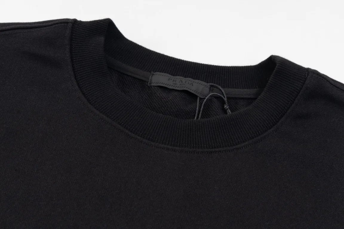 Enamelled Triangle Logo Crew-Neck Sweatshirt D17821187 — view 4