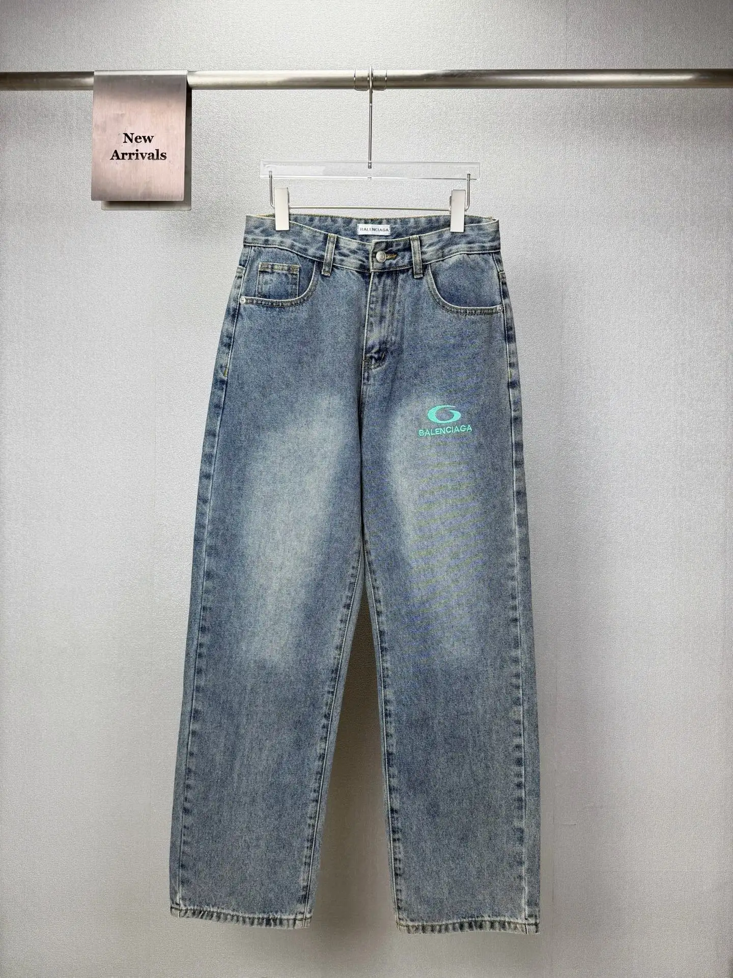 Logo-Print Wide-Leg Washed Jeans D18023177