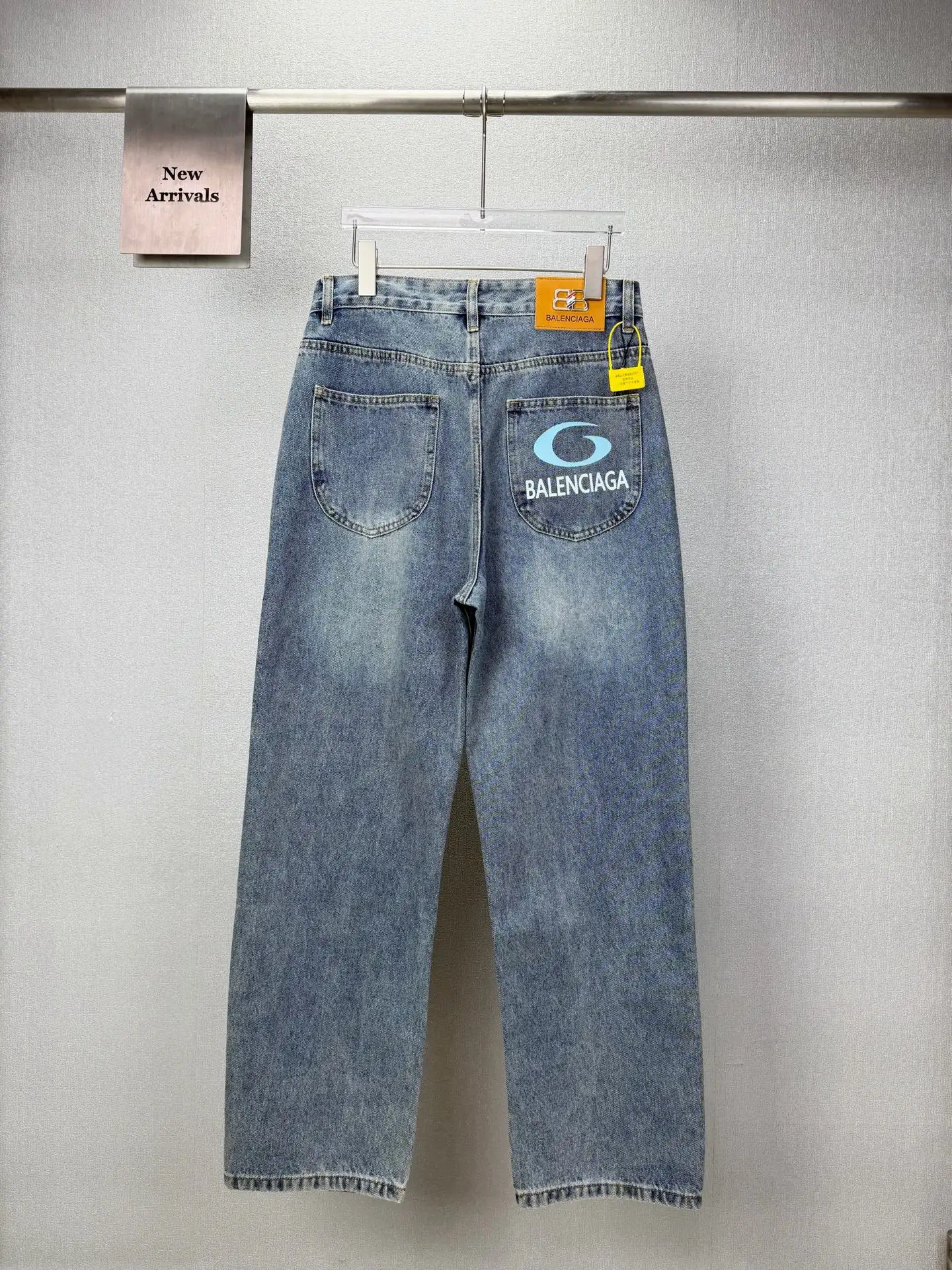 Logo-Print Wide-Leg Washed Jeans D18023177 — view 2