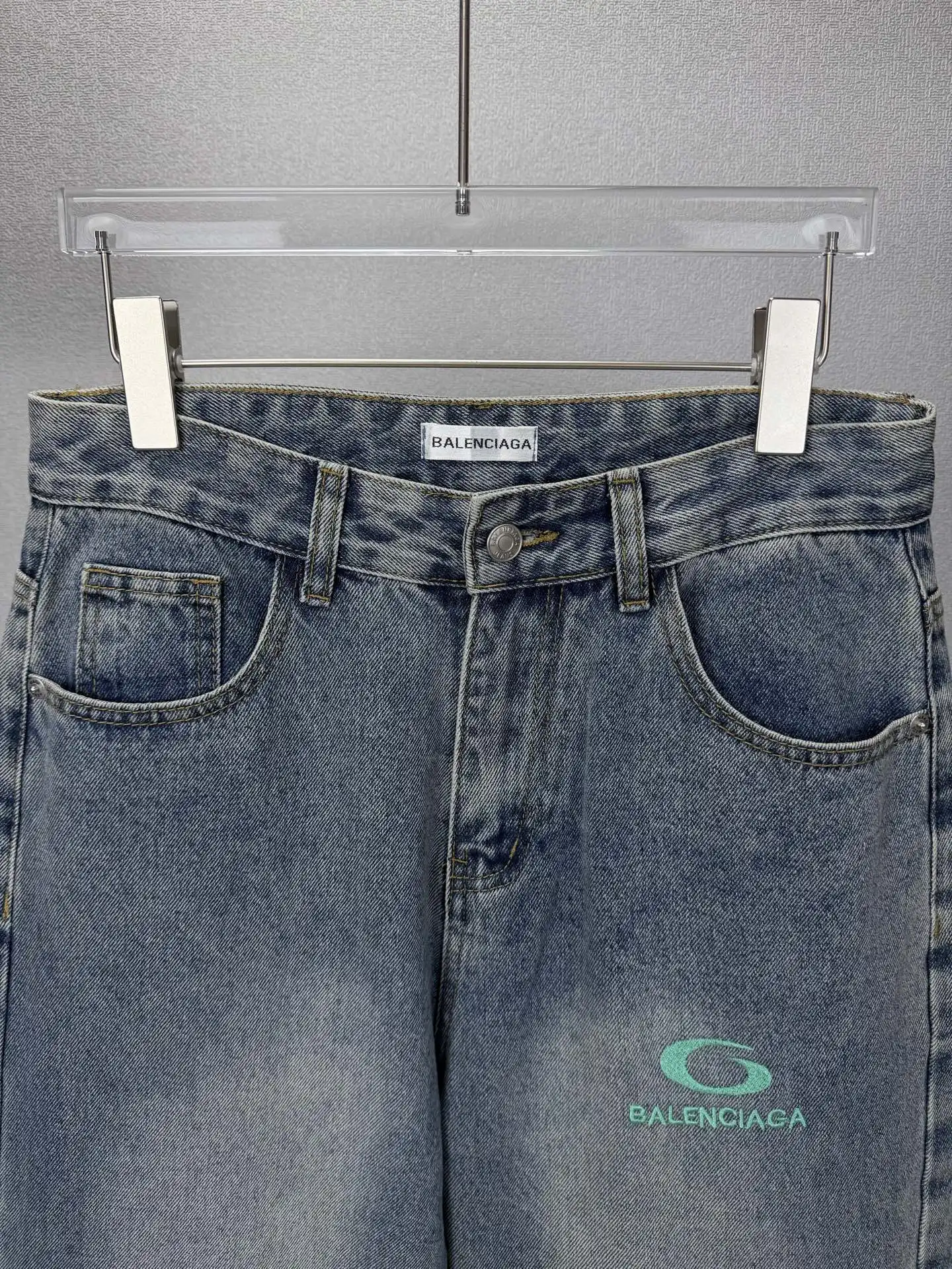 Logo-Print Wide-Leg Washed Jeans D18023177 — view 3