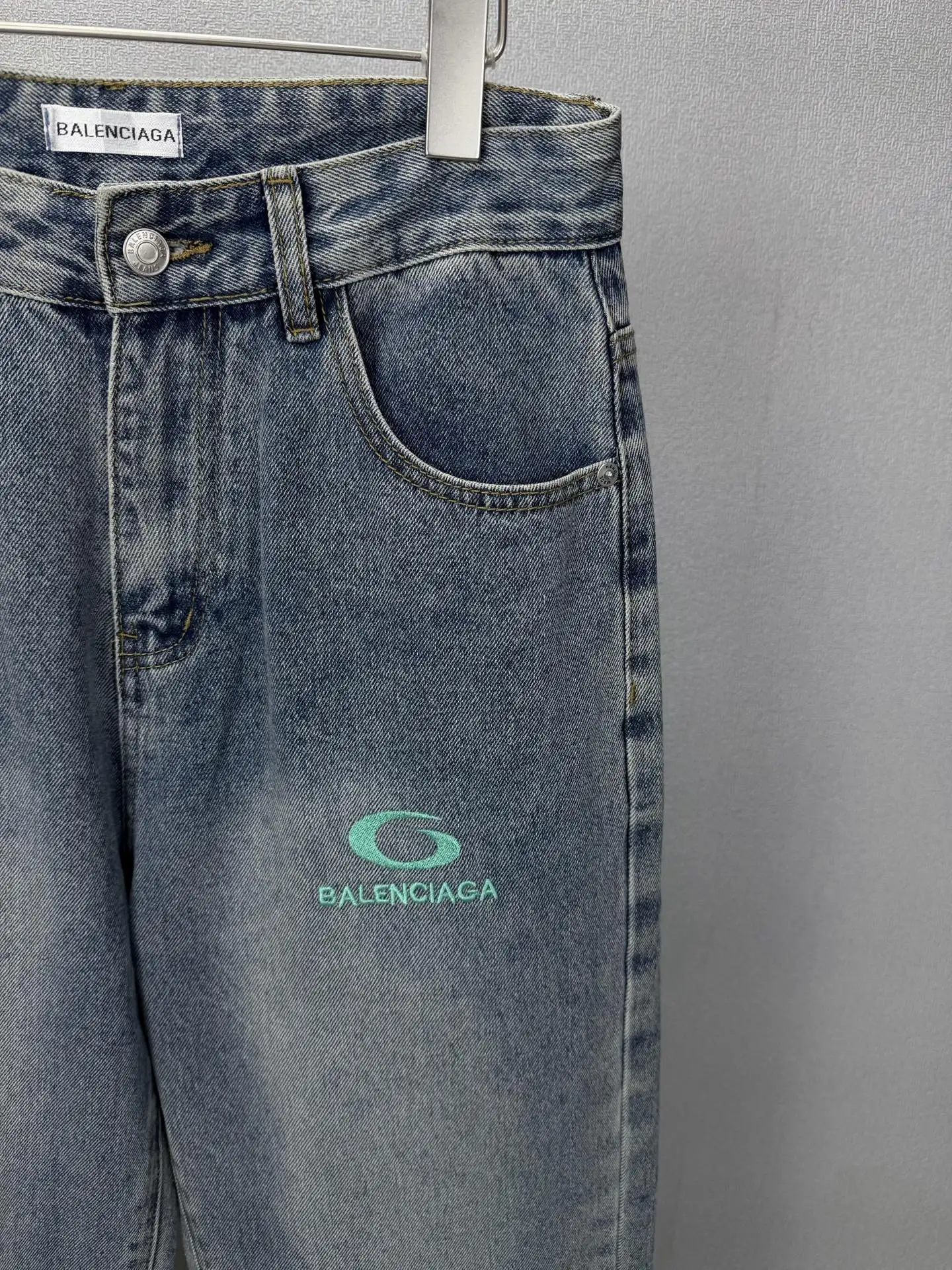 Logo-Print Wide-Leg Washed Jeans D18023177 — view 4