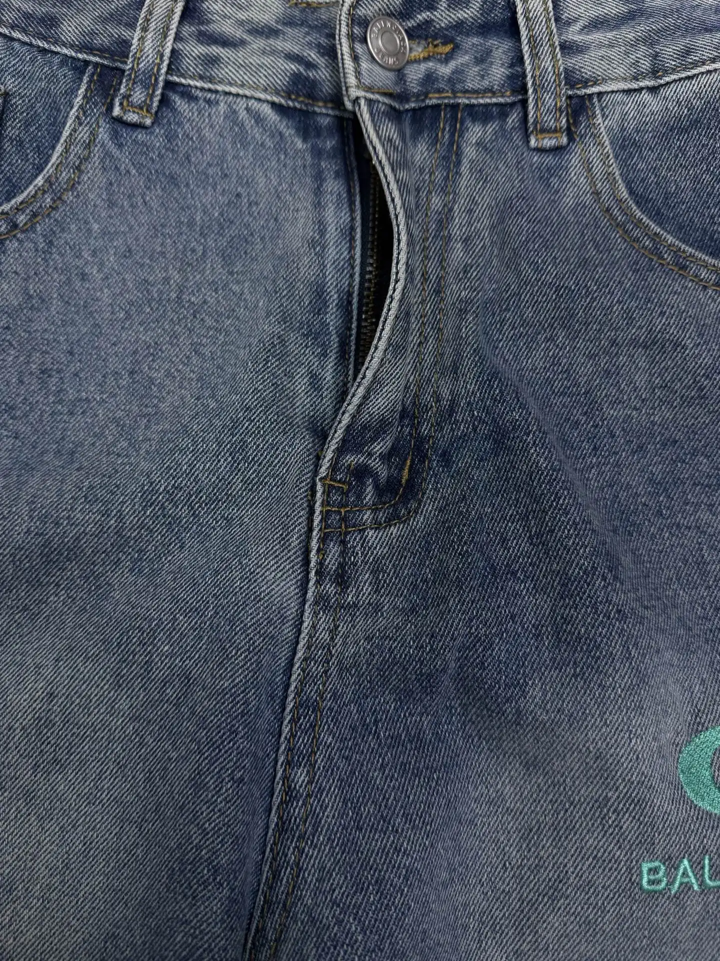 Logo-Print Wide-Leg Washed Jeans D18023177 — view 6