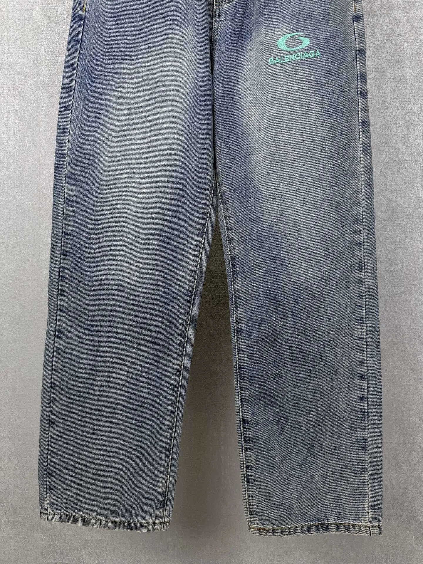 Logo-Print Wide-Leg Washed Jeans D18023177 — view 7