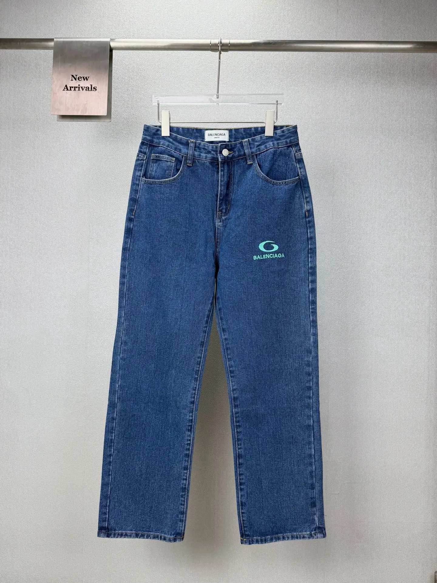 Logo Print Straight-Leg Jeans D18023178