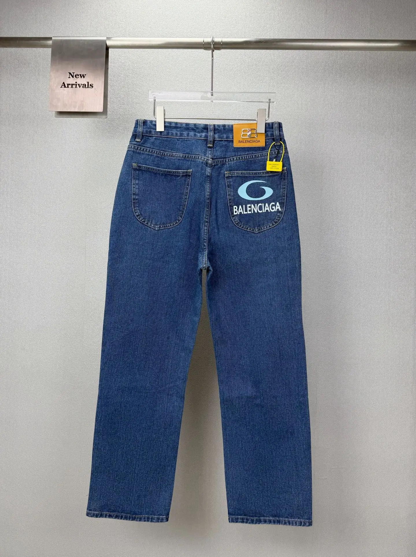 Logo Print Straight-Leg Jeans D18023178 — view 2