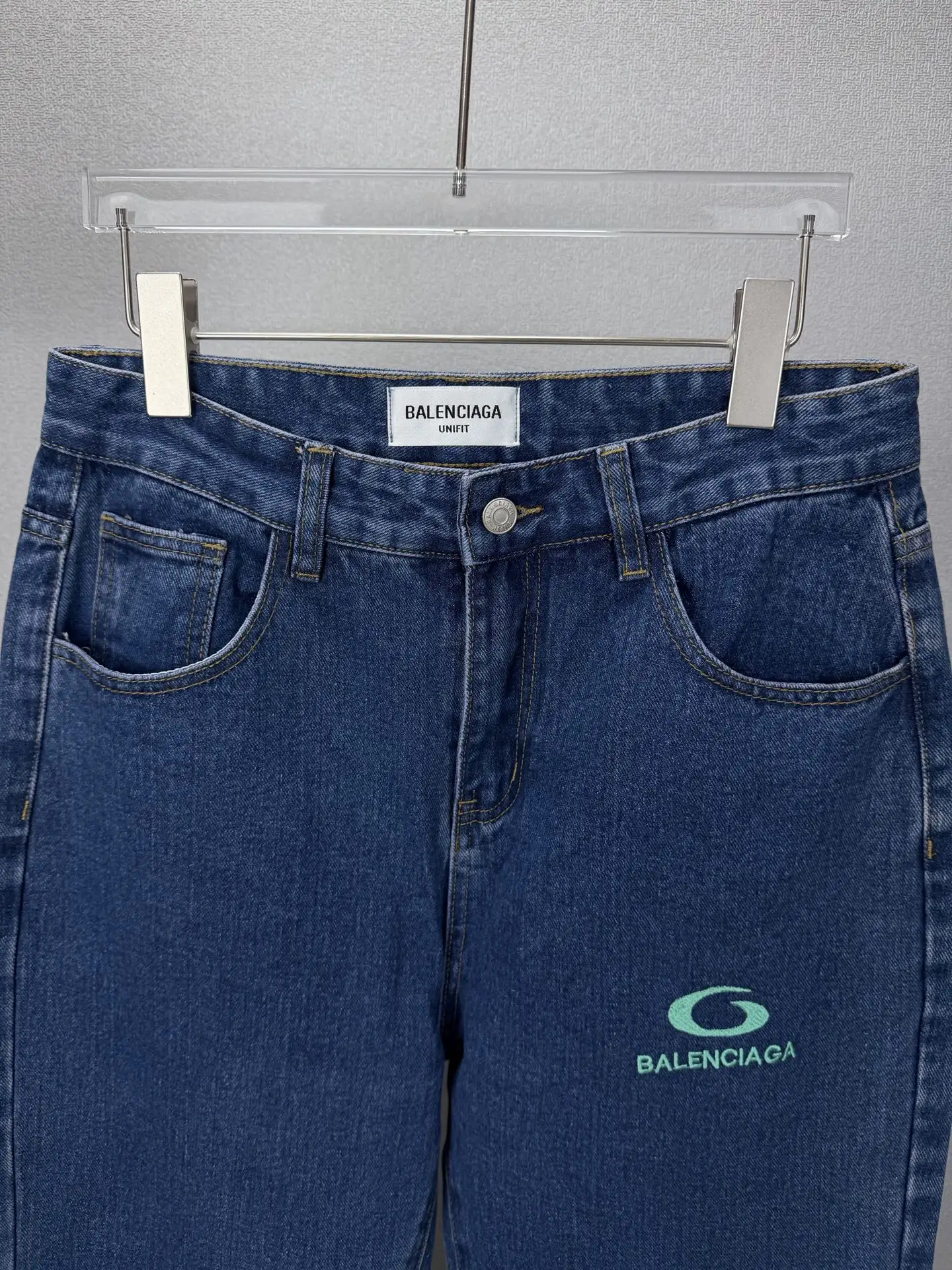 Logo Print Straight-Leg Jeans D18023178 — view 3