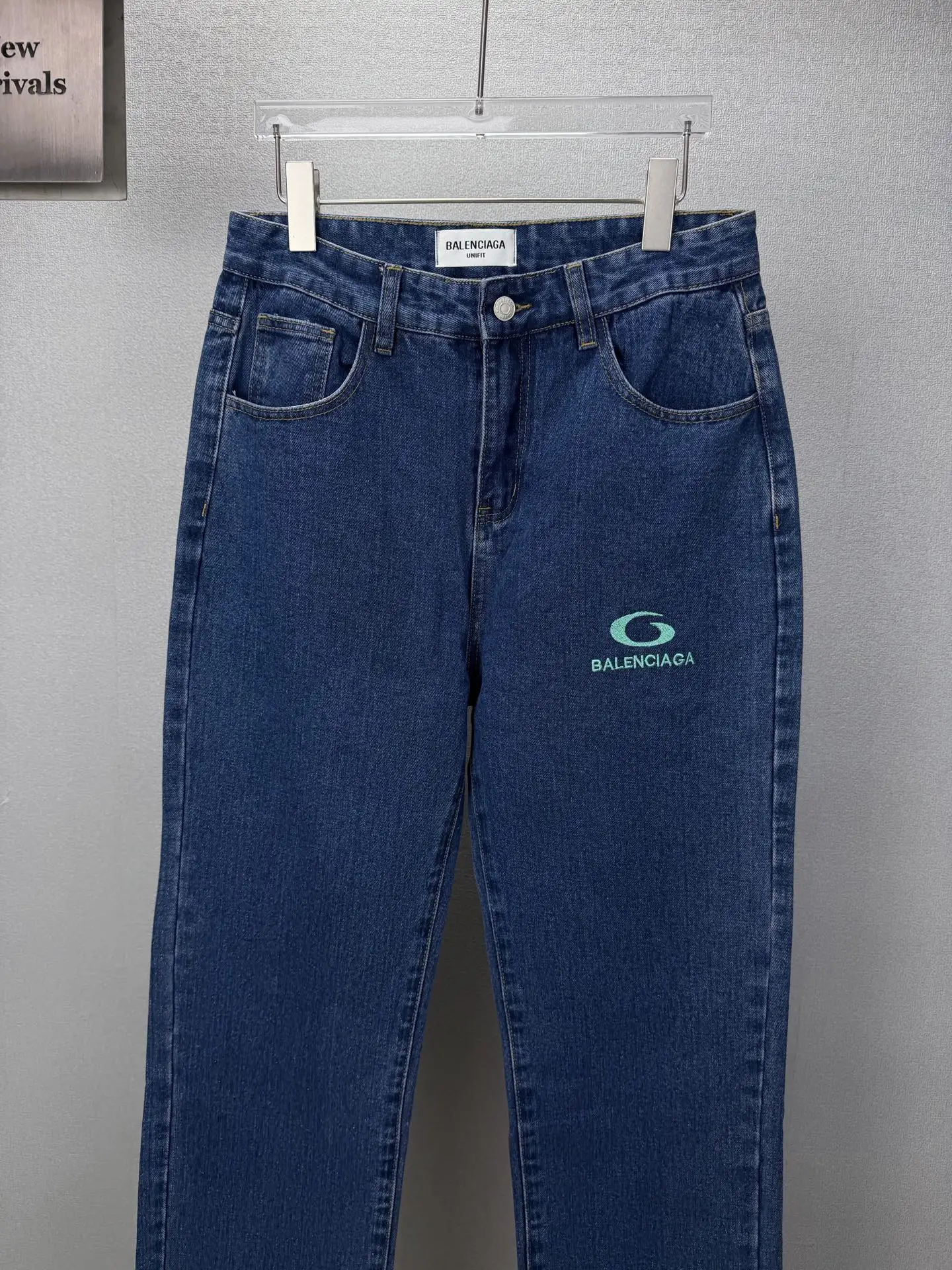 Logo Print Straight-Leg Jeans D18023178 — view 5