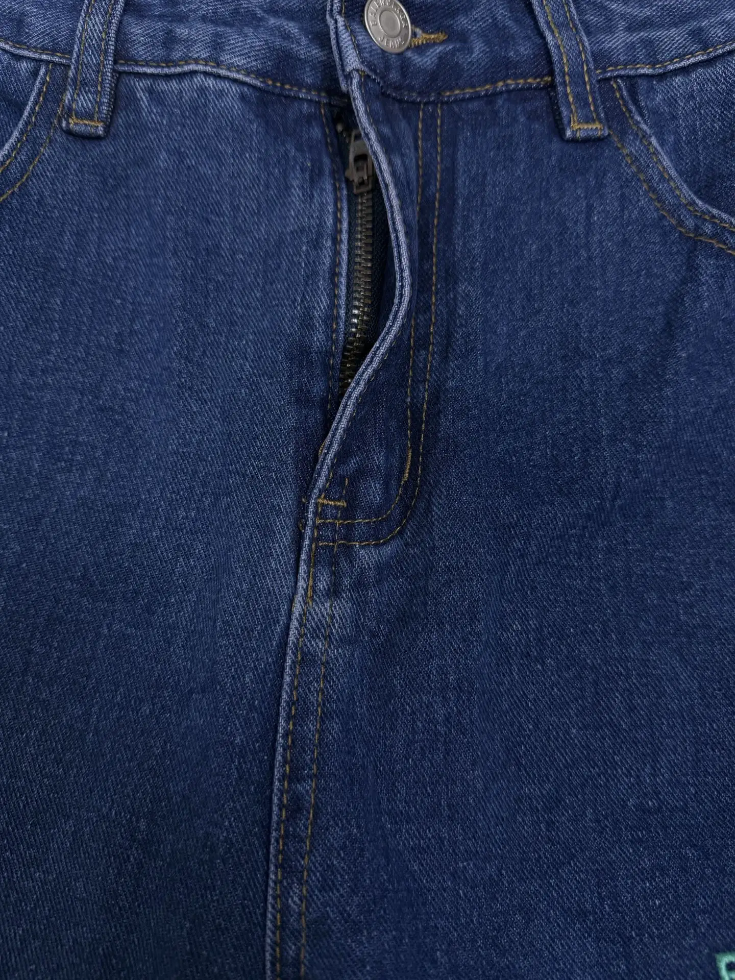 Logo Print Straight-Leg Jeans D18023178 — view 6