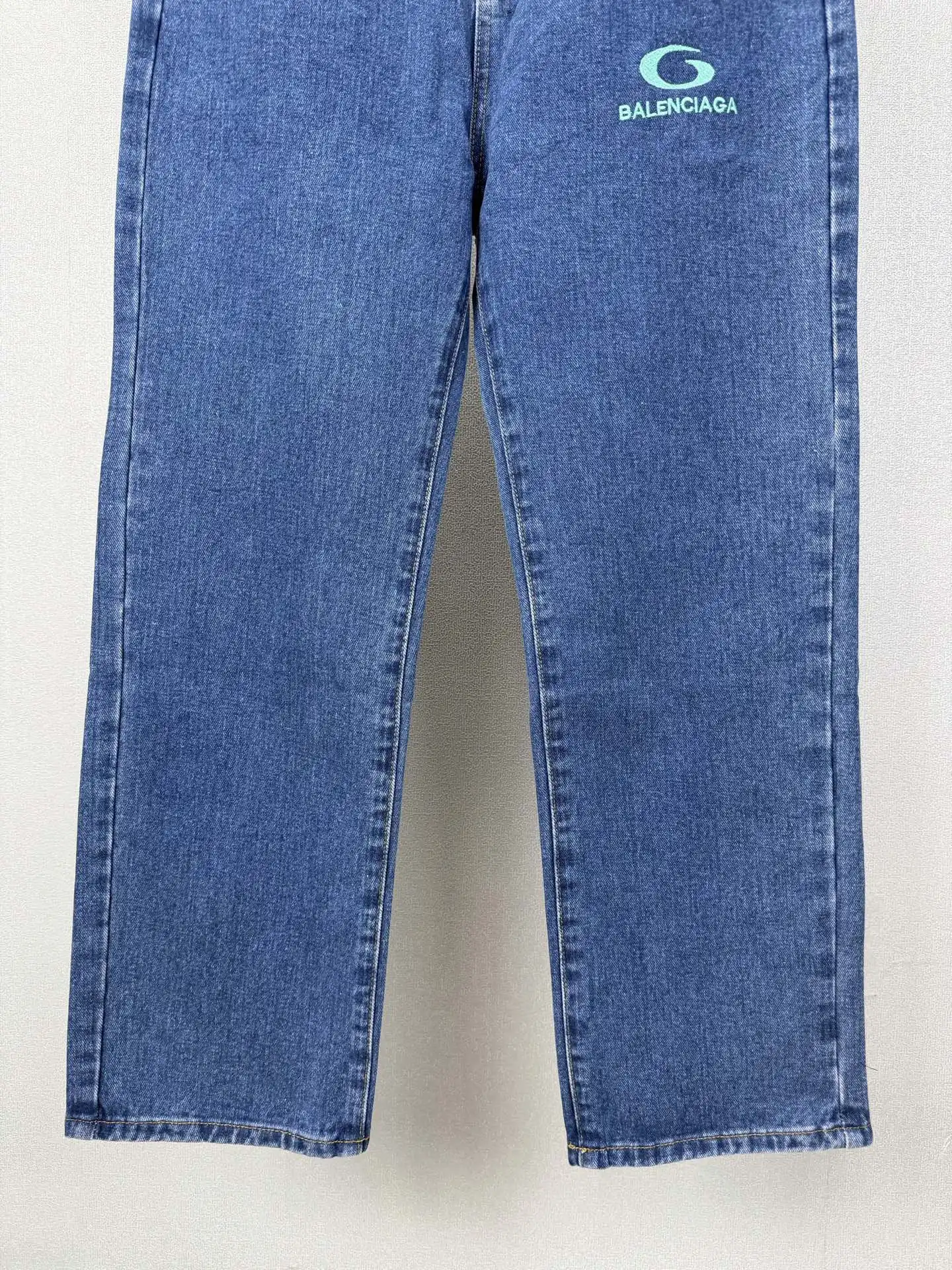 Logo Print Straight-Leg Jeans D18023178 — view 7