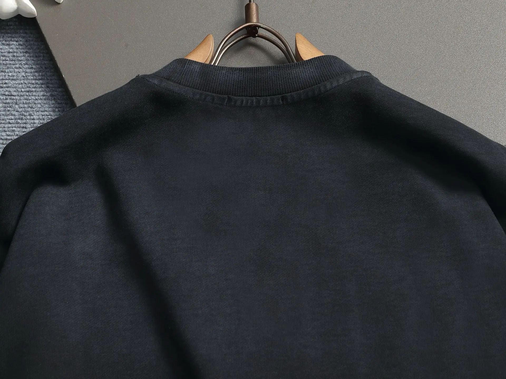 Anagram Logo Embroidered Crew-Neck Sweatshirt D18023234 — view 9