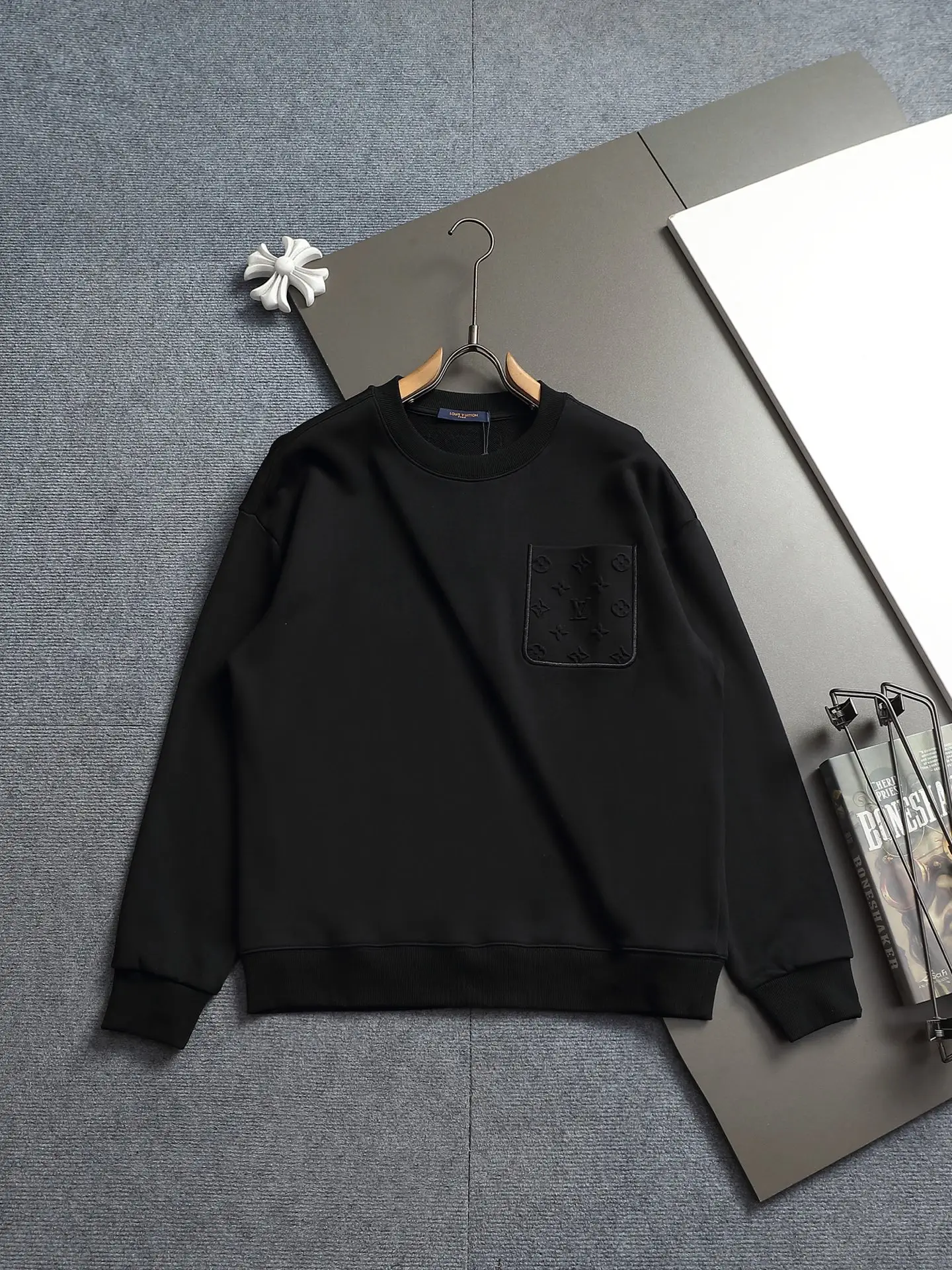 Embossed Monogram Pocket Sweatshirt D18023242