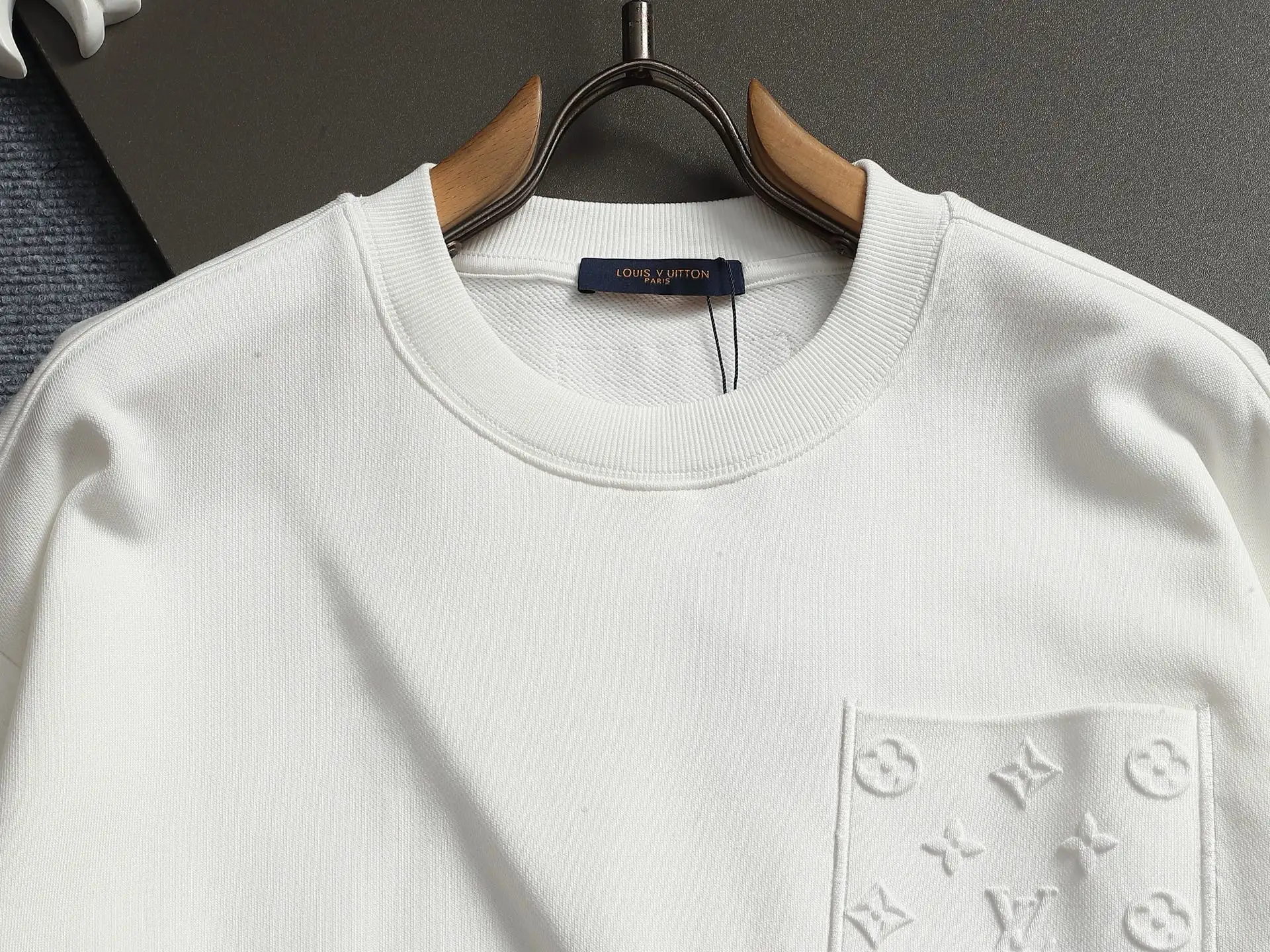 Embossed Monogram Pocket Sweatshirt D18023240 — view 2