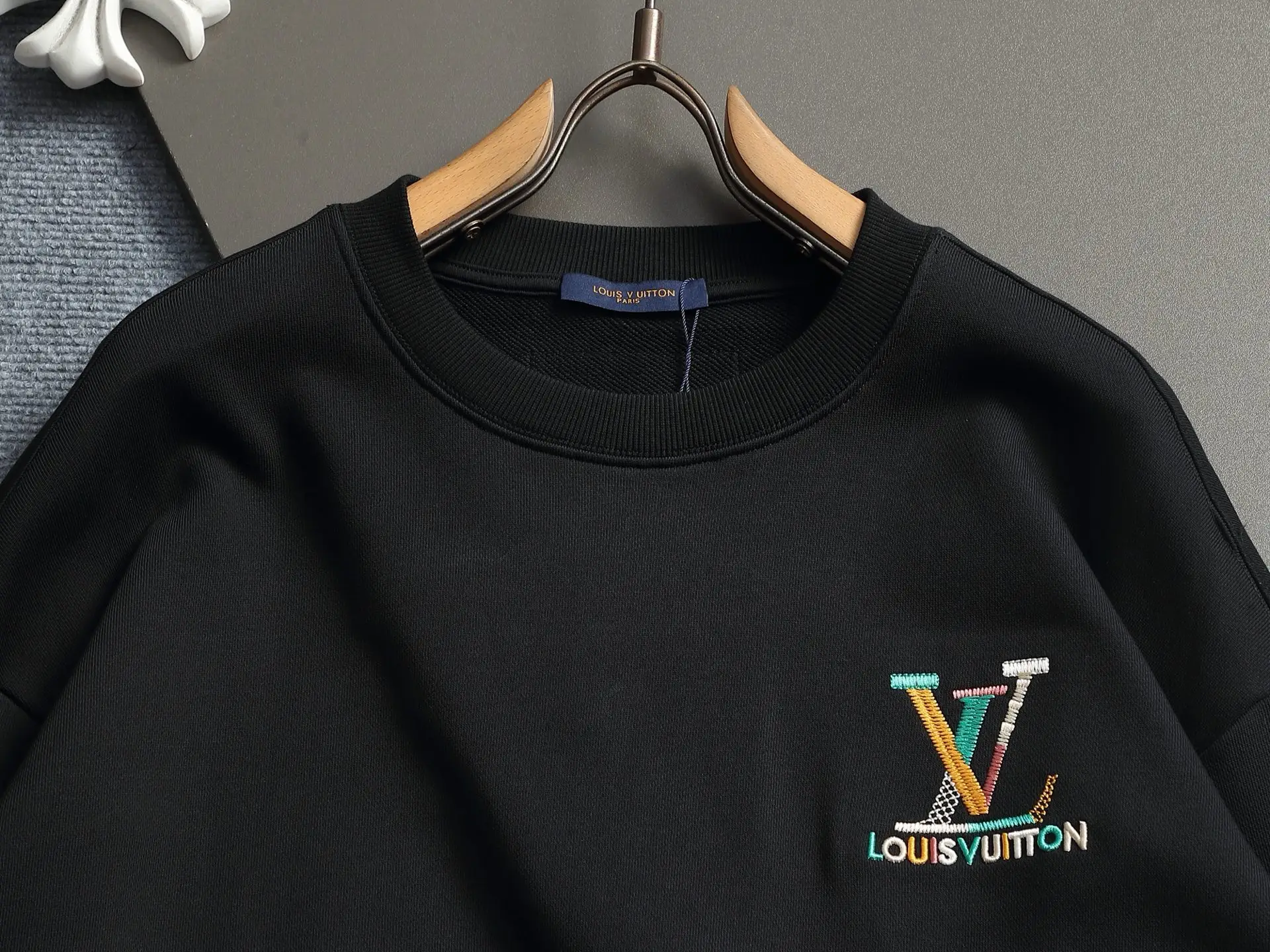 Logo Embroidered Crew-Neck Sweatshirt D18023254 — view 2