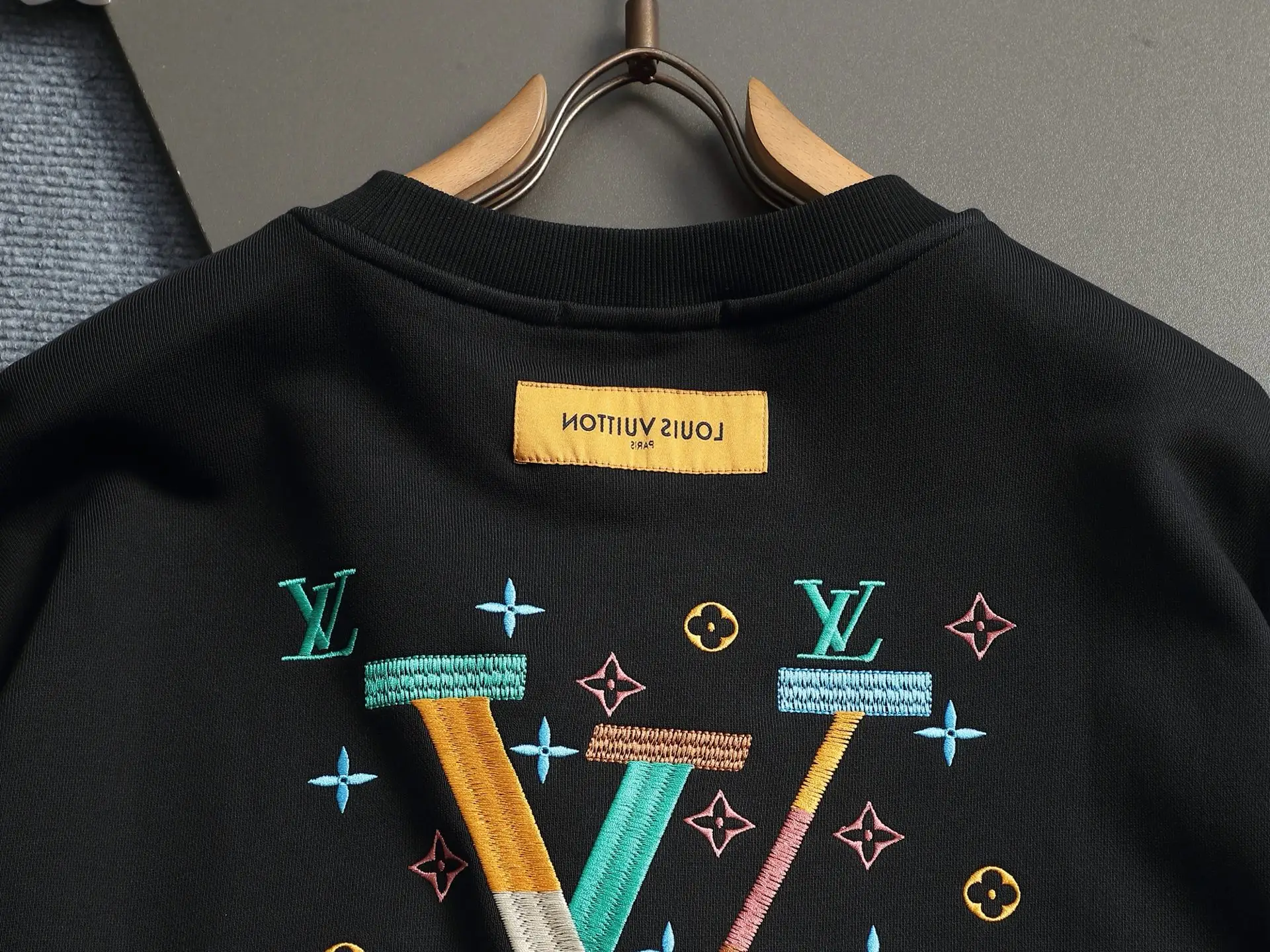 Logo Embroidered Crew-Neck Sweatshirt D18023254 — view 11
