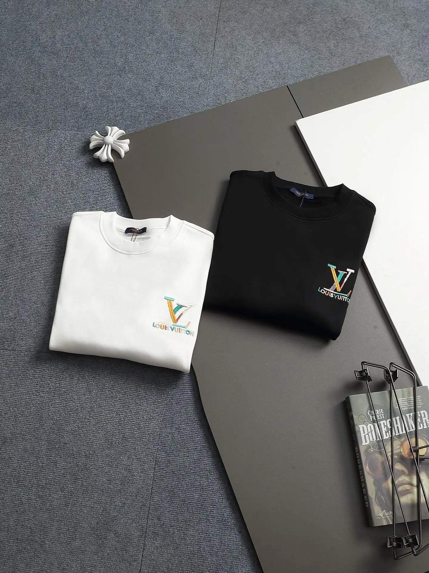 Logo Embroidered Crew-Neck Sweatshirt D18023254 — view 13