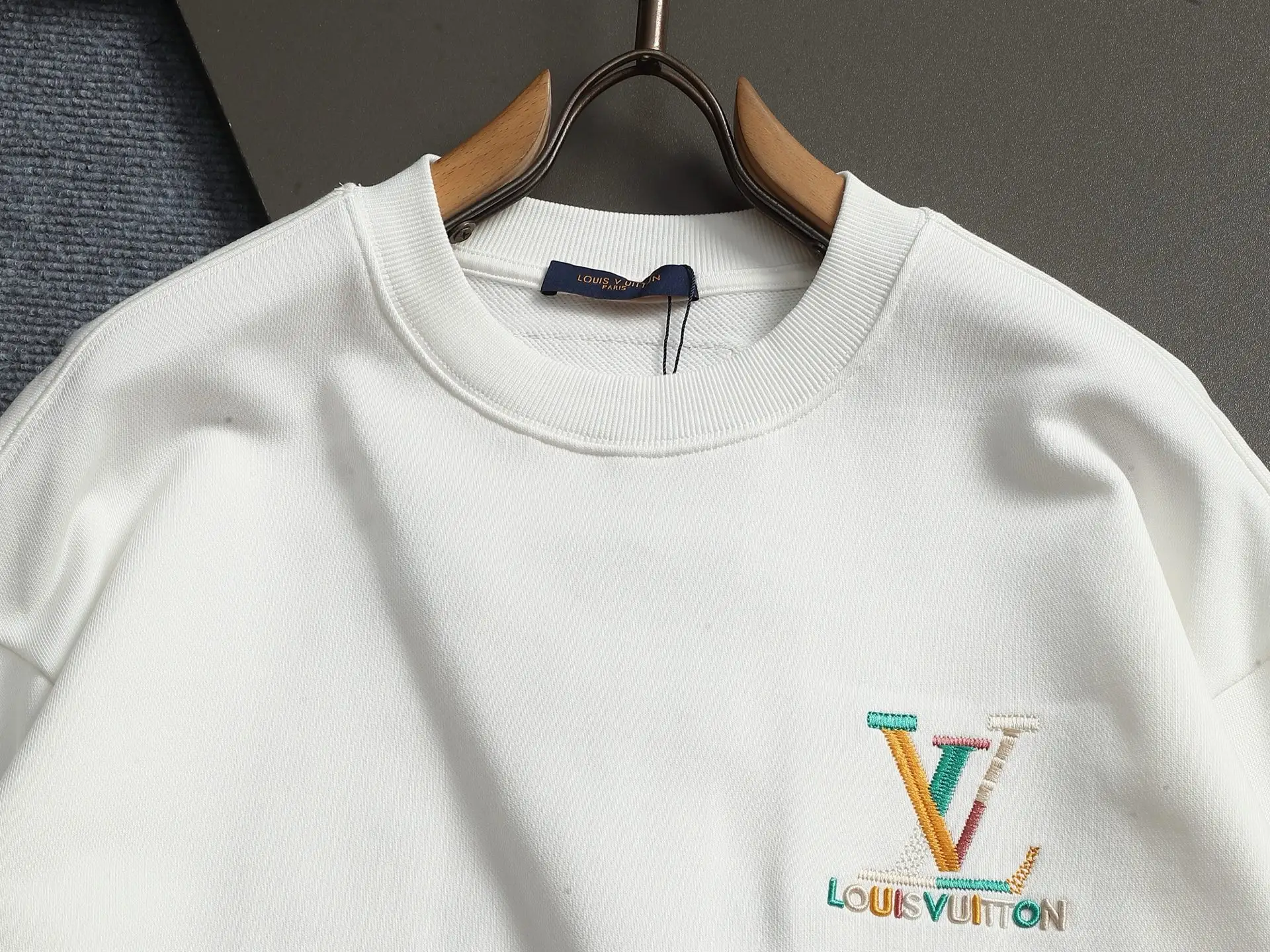 Logo Embroidered Crew-Neck Sweatshirt D18023253 — view 2