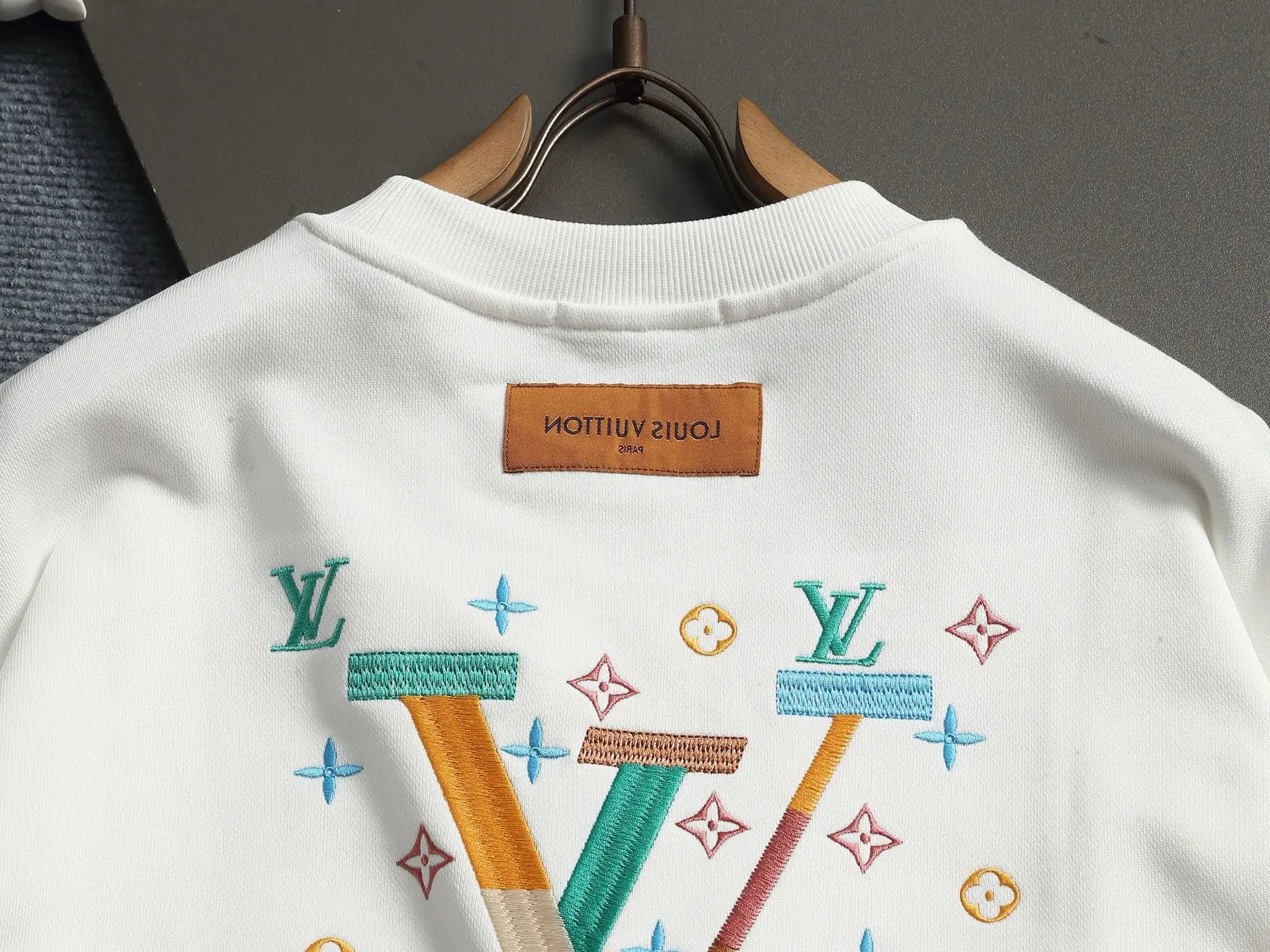 Logo Embroidered Crew-Neck Sweatshirt D18023253 — view 11