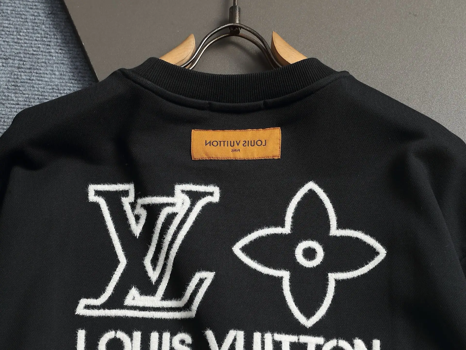 Logo Embroidered Crew-Neck Sweatshirt D18023239 — view 9