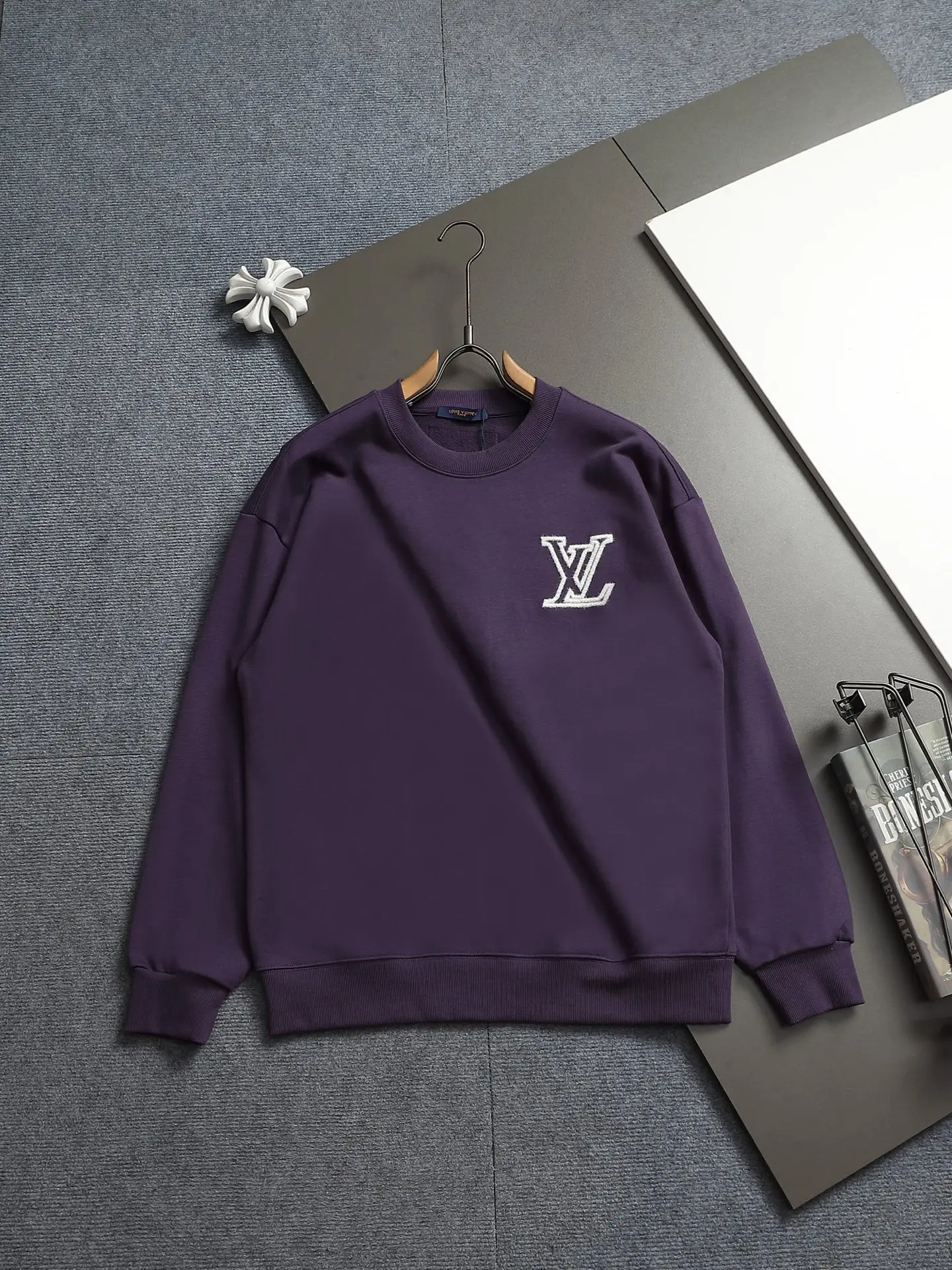Logo Embroidered Crew-Neck Sweatshirt D18023238