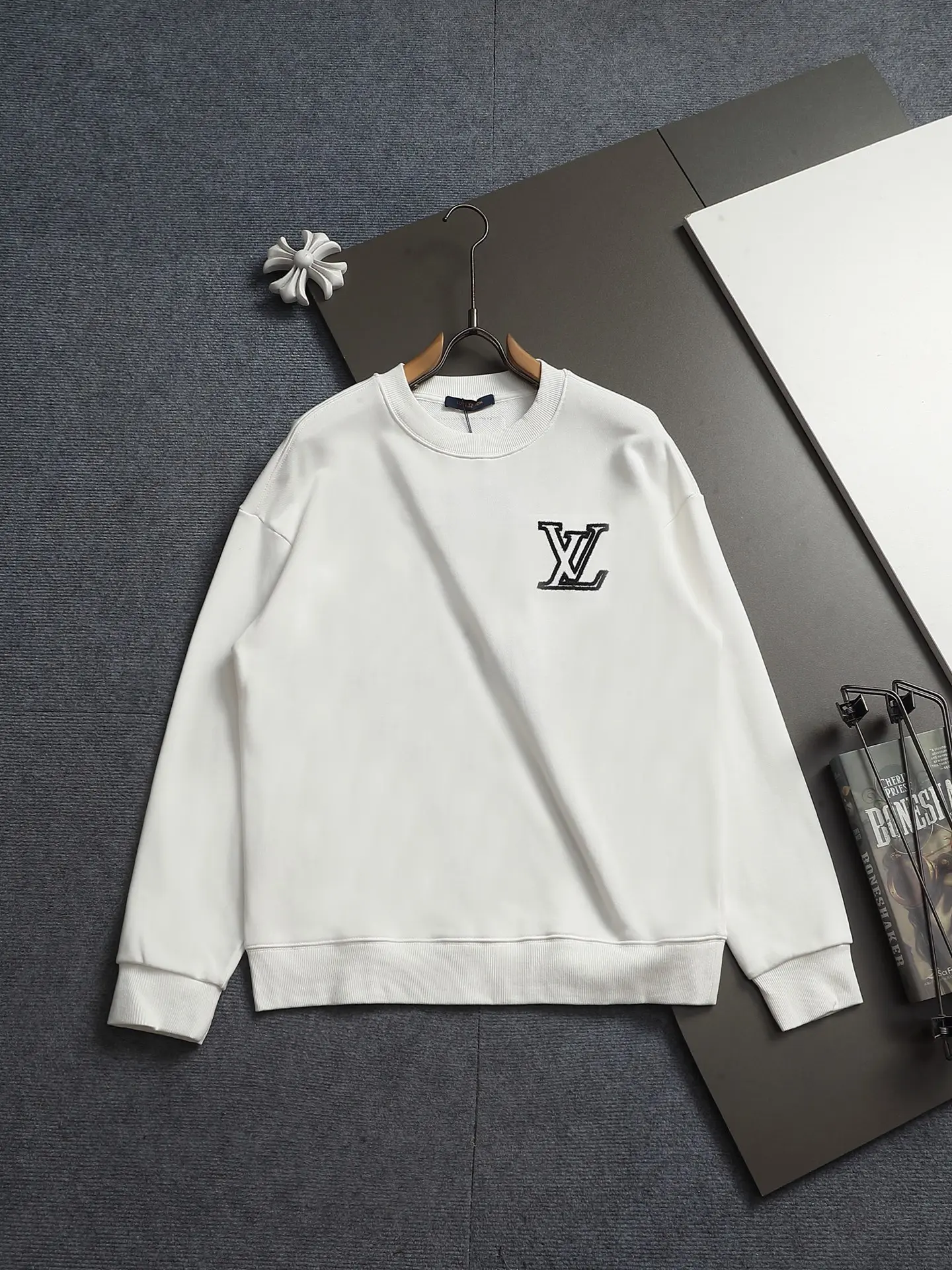 LV Logo Embroidered Crew-Neck Sweatshirt D18023237