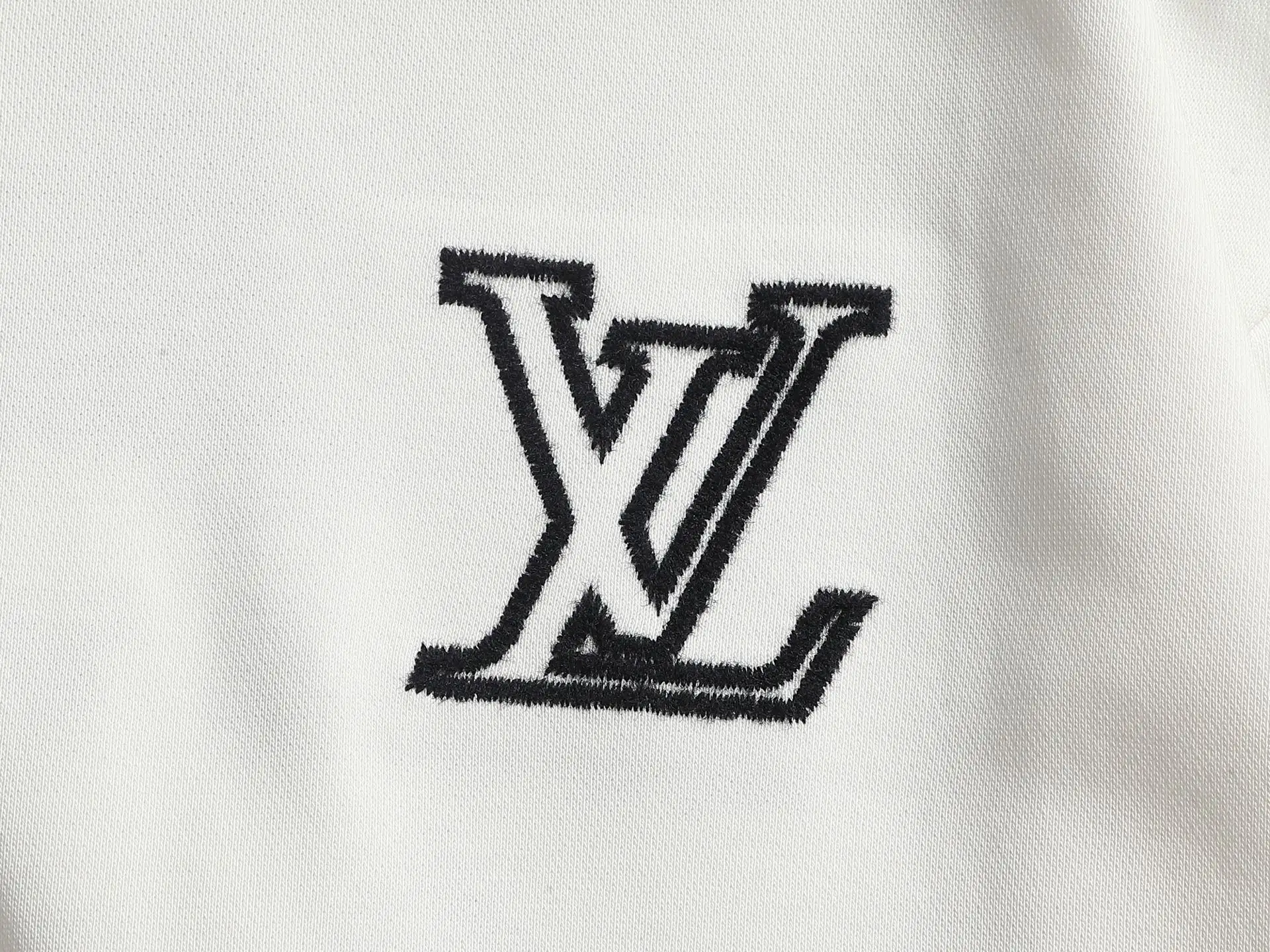 LV Logo Embroidered Crew-Neck Sweatshirt D18023237 — view 4