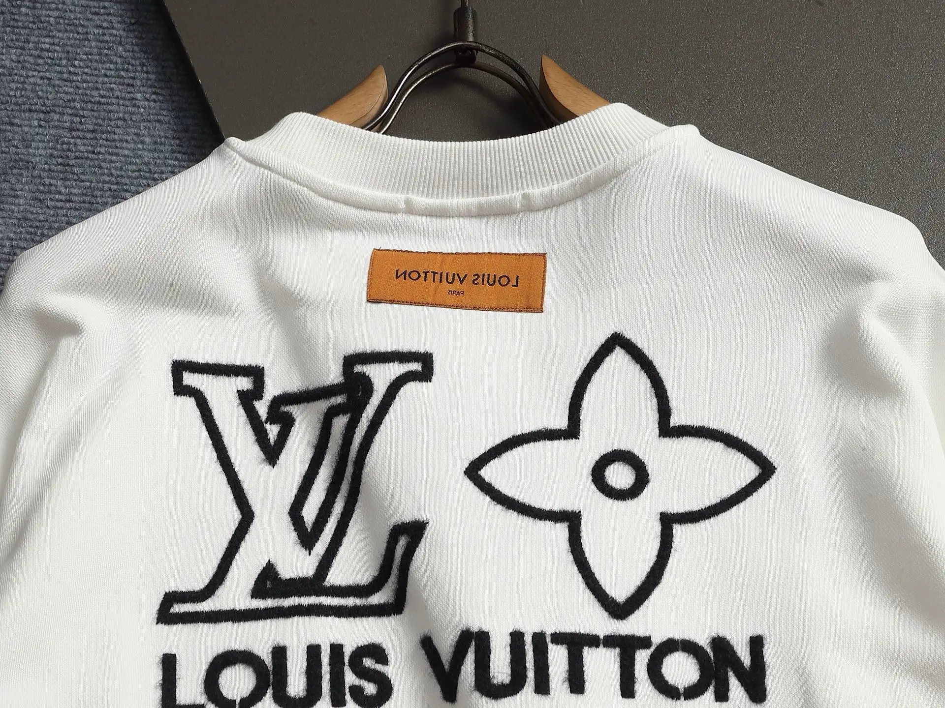 LV Logo Embroidered Crew-Neck Sweatshirt D18023237 — view 10
