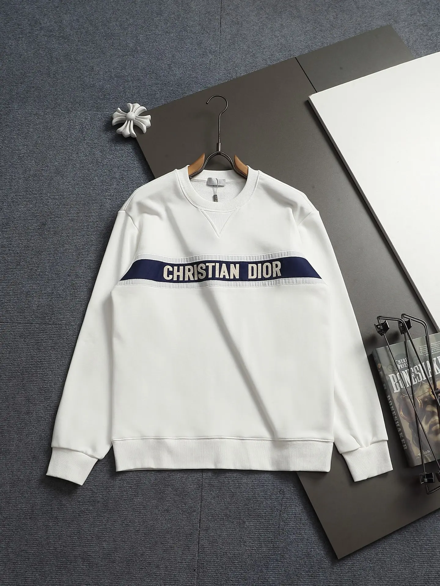 Logo Embroidery Crew-Neck Sweatshirt D18023235