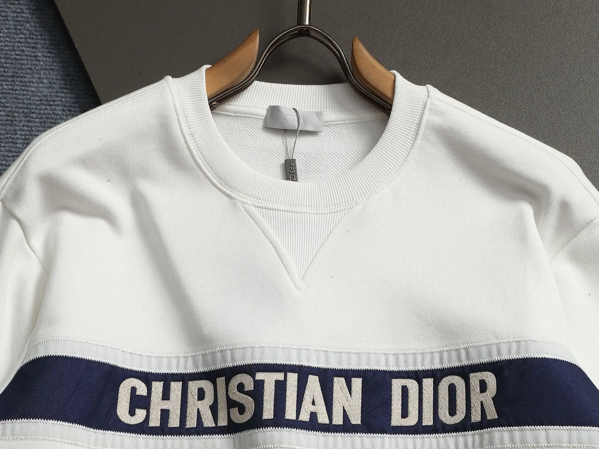 Logo Embroidery Crew-Neck Sweatshirt D18023235 — view 5