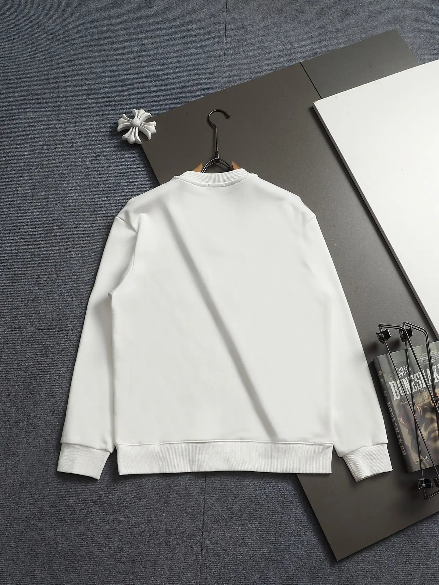 Logo Embroidery Crew-Neck Sweatshirt D18023235 — view 11