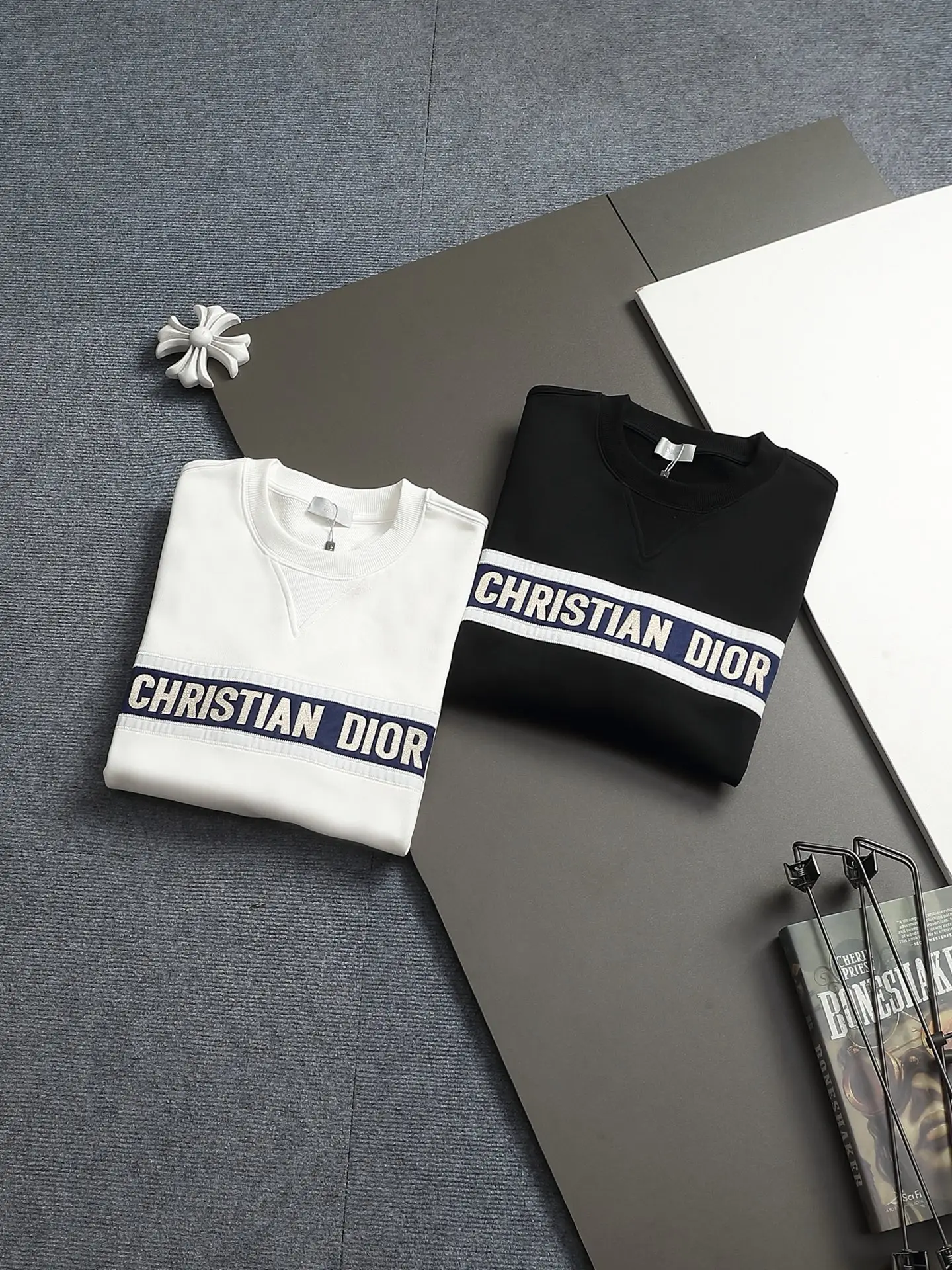 Logo Embroidery Crew-Neck Sweatshirt D18023235 — view 12