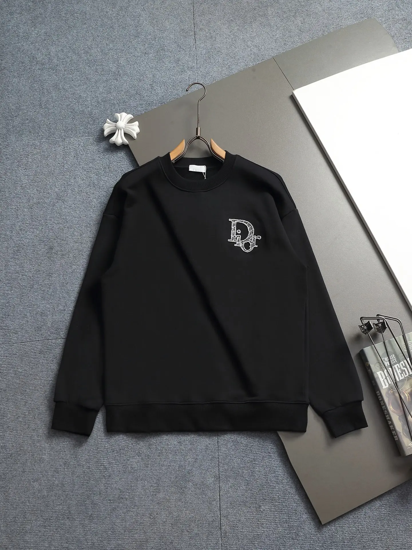 CD Logo Embroidered Crew-Neck Sweatshirt D18023252