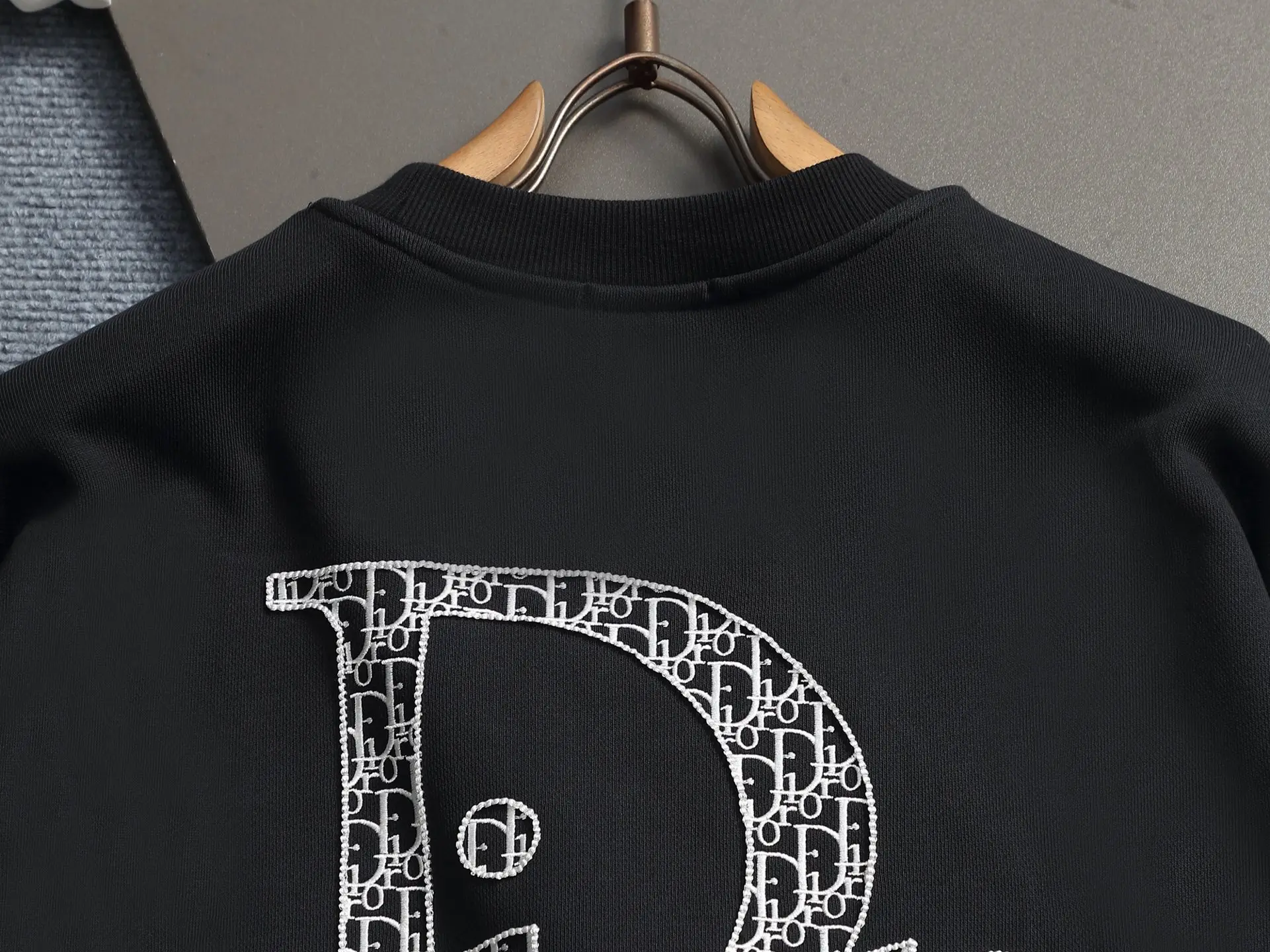 CD Logo Embroidered Crew-Neck Sweatshirt D18023252 — view 9