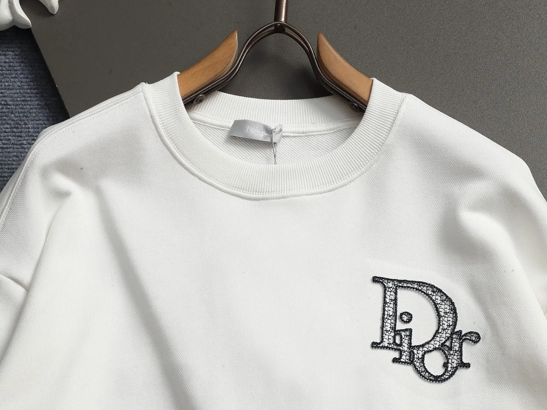Logo-Embroidered Crew-Neck Sweatshirt D18023251 — view 2