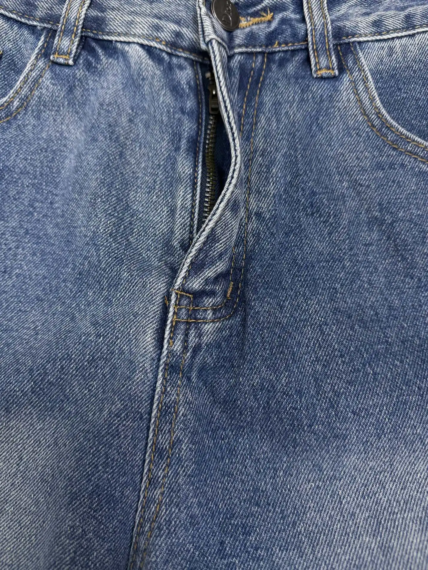 Logo-Embroidered Straight-Leg Jeans D18023163 — view 6