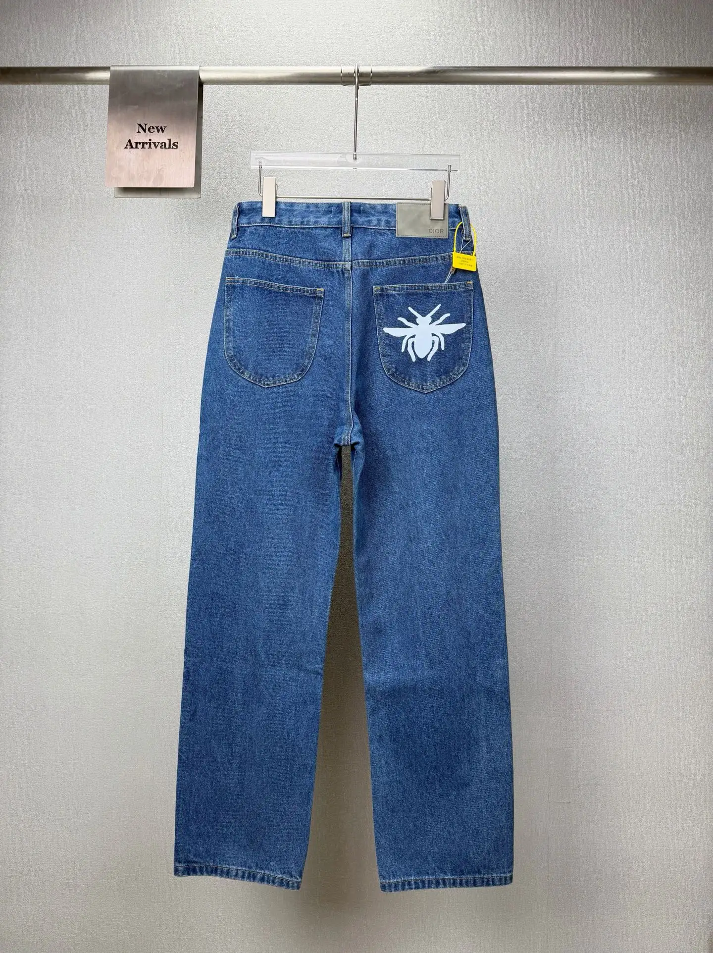 Bee Embroidery Straight-Leg Relaxed Jeans D18023164 — view 2