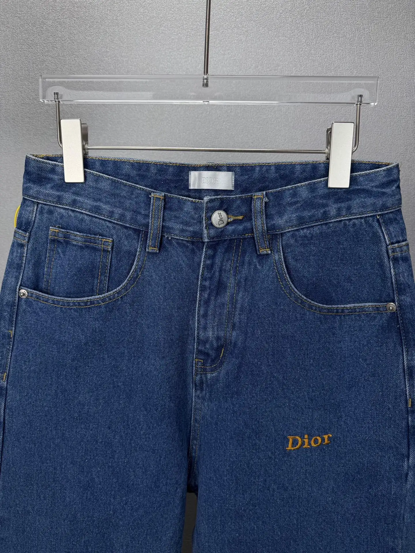 Bee Embroidery Straight-Leg Relaxed Jeans D18023164 — view 3