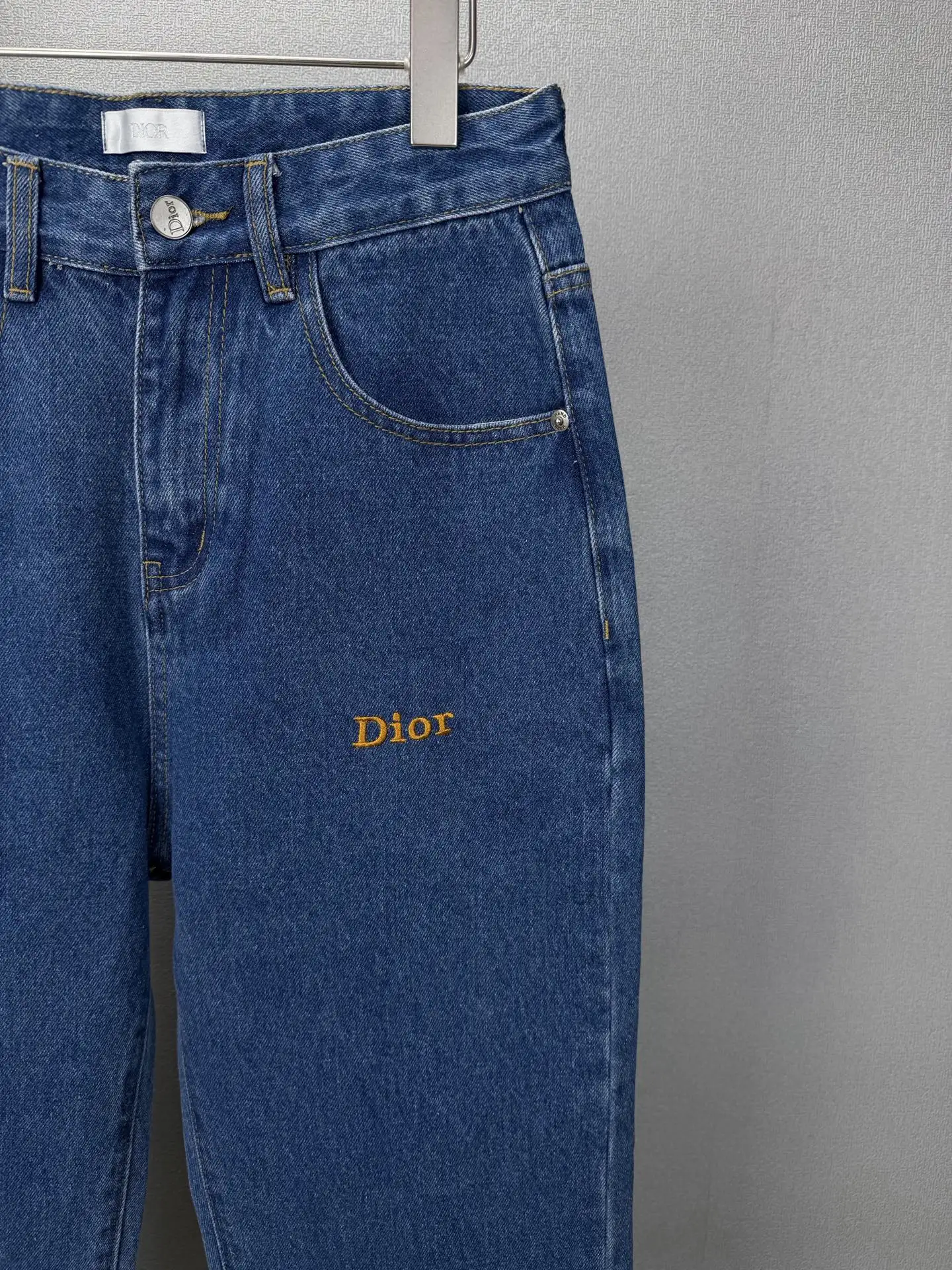 Bee Embroidery Straight-Leg Relaxed Jeans D18023164 — view 4