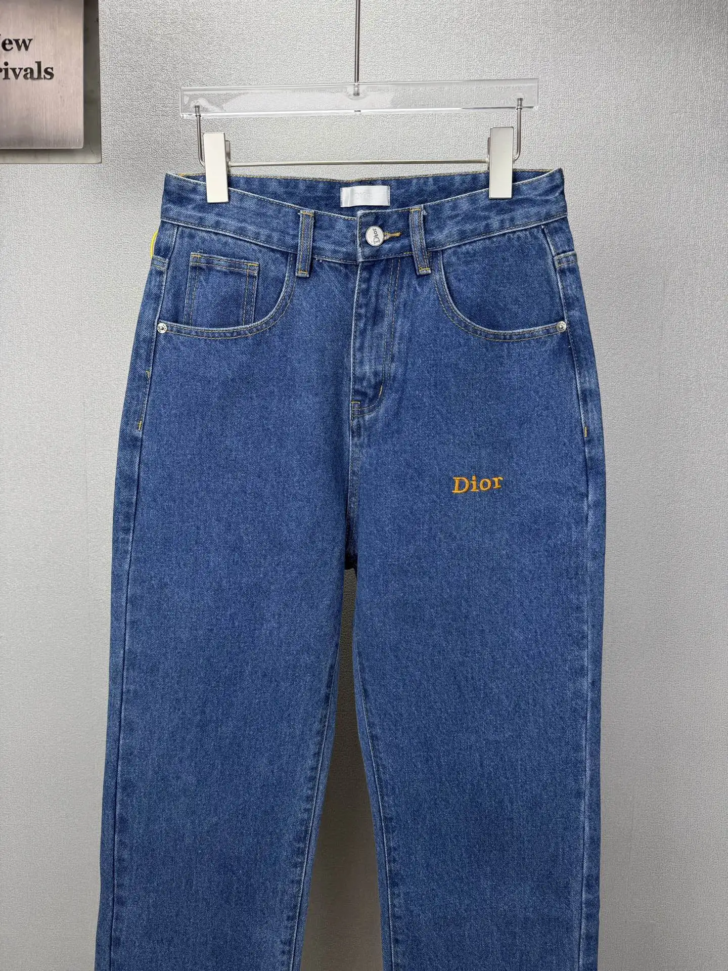 Bee Embroidery Straight-Leg Relaxed Jeans D18023164 — view 5
